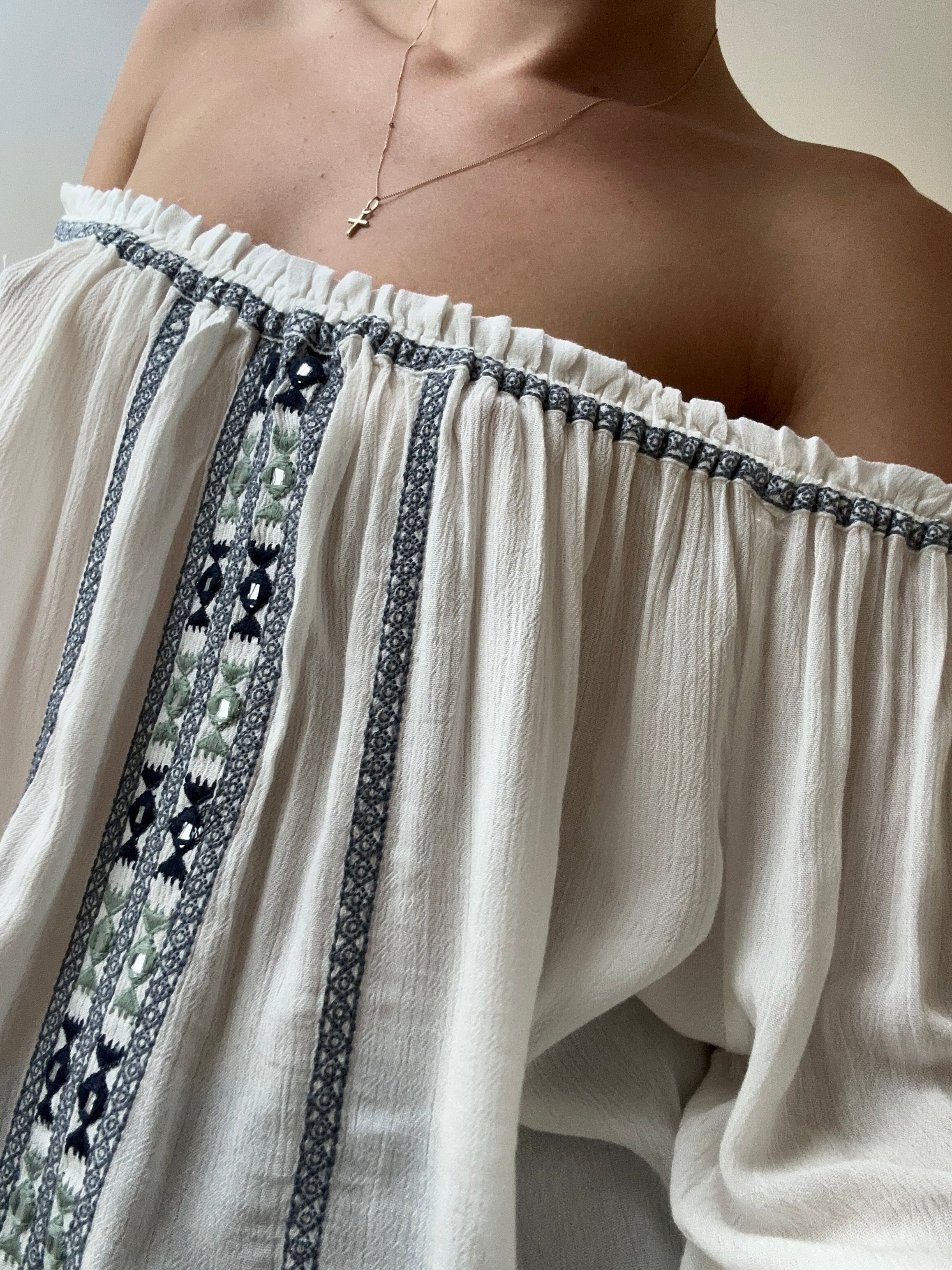 Brownie Blusa Aloha Off The Shoulder Blouse | Blouses