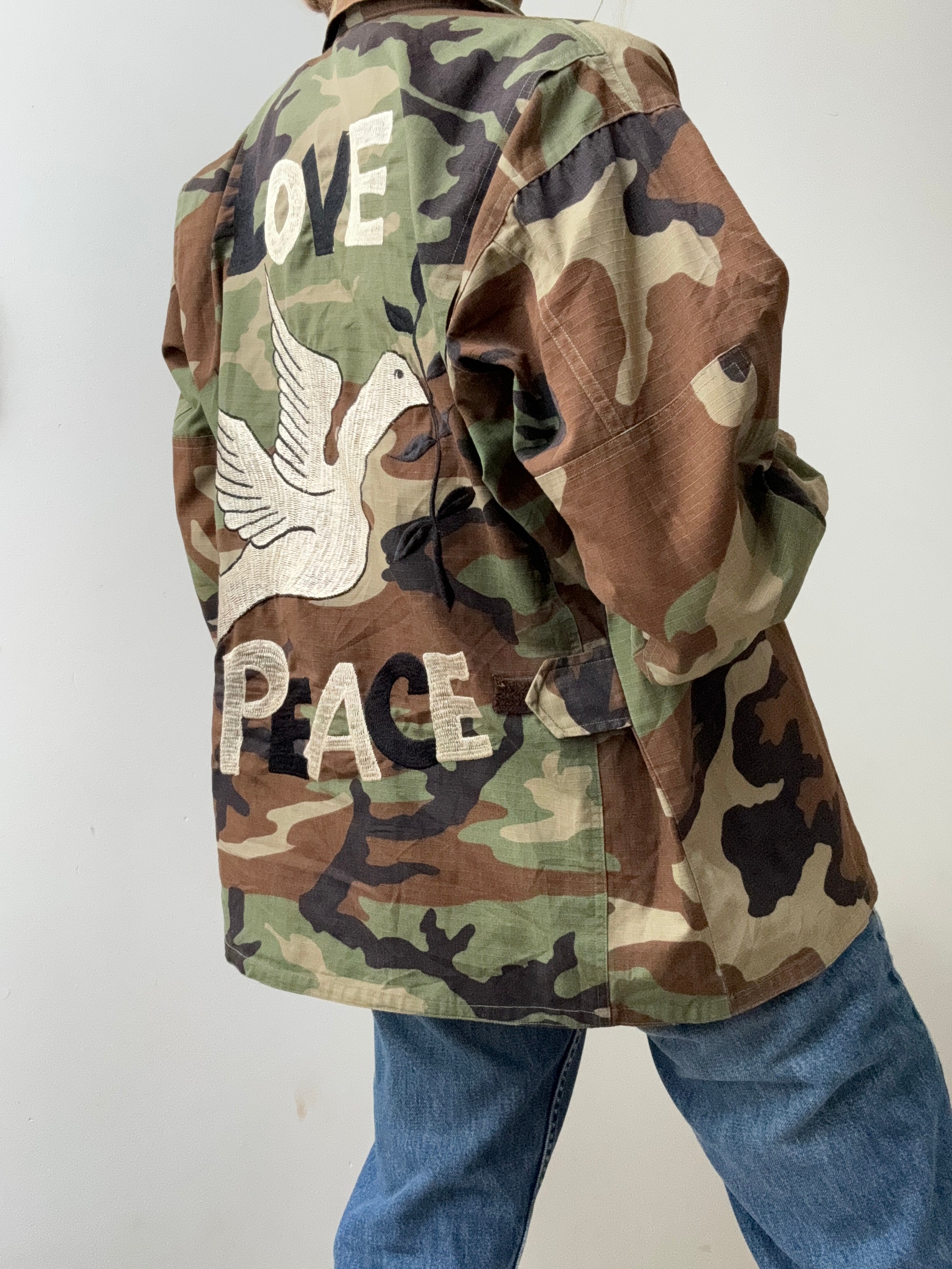 Future Nomads Jackets Small Peace Love Camo Shirt SS247