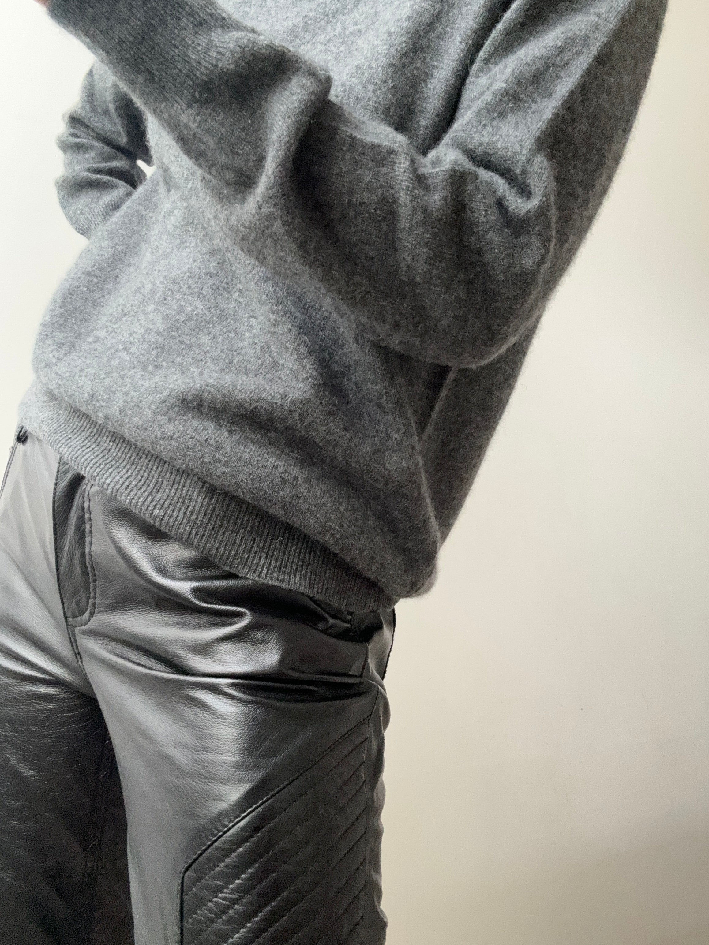 Classics Mens Cashmere V Neck Grey | Jumpers