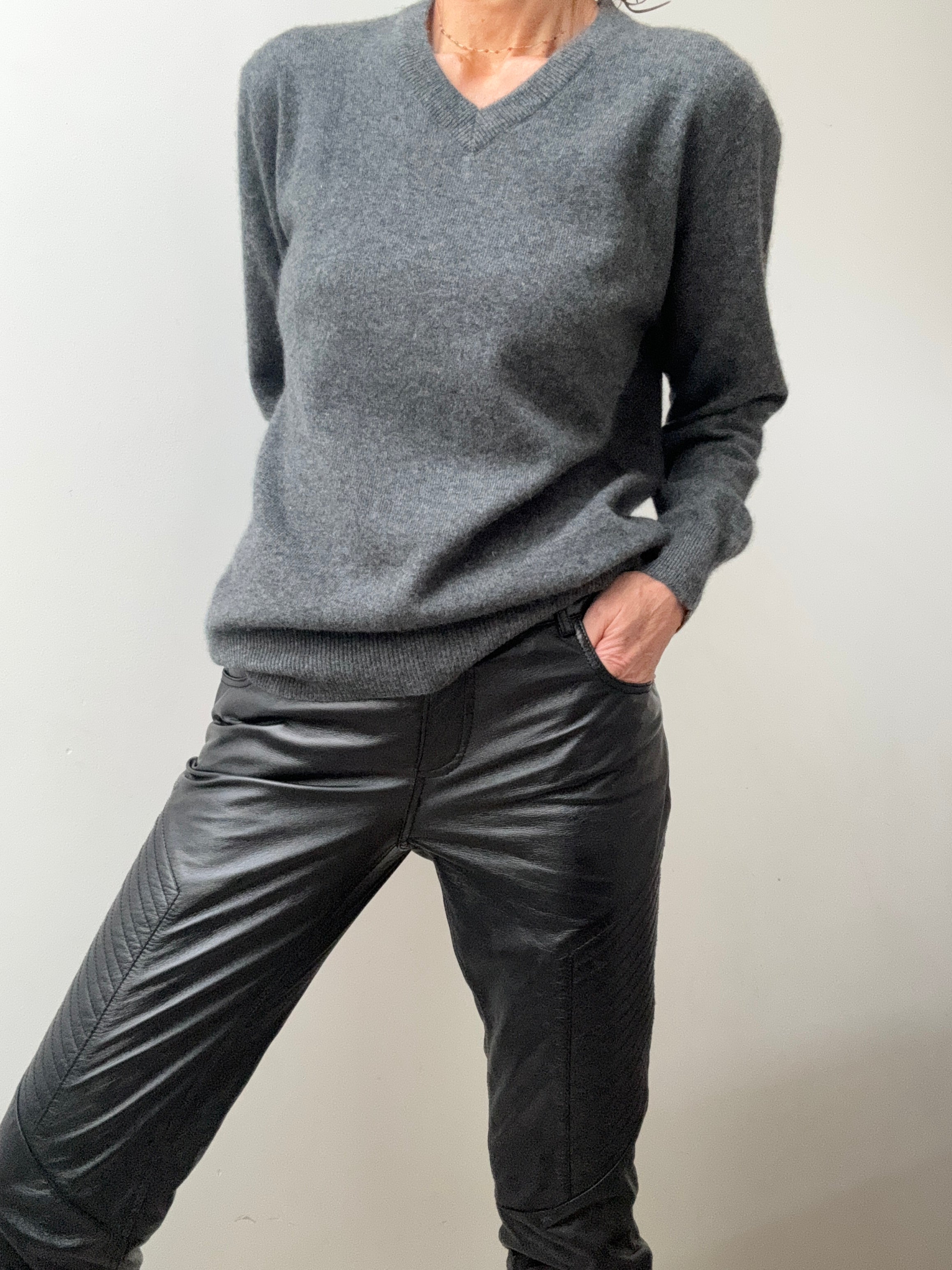 Classics Mens Cashmere V Neck Grey | Jumpers