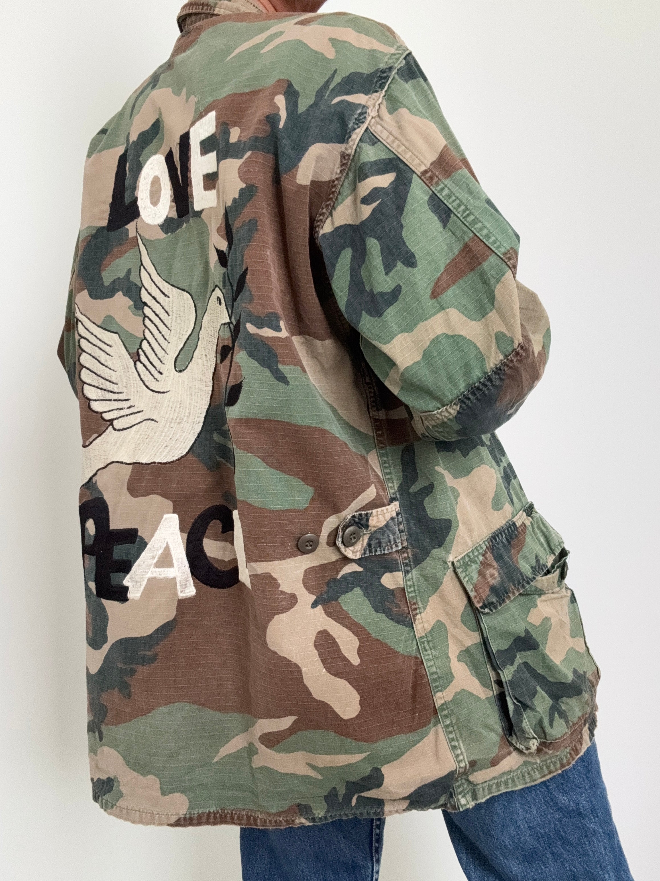 Future Nomads Shirts Med-Large Camo Peace & Love SS261