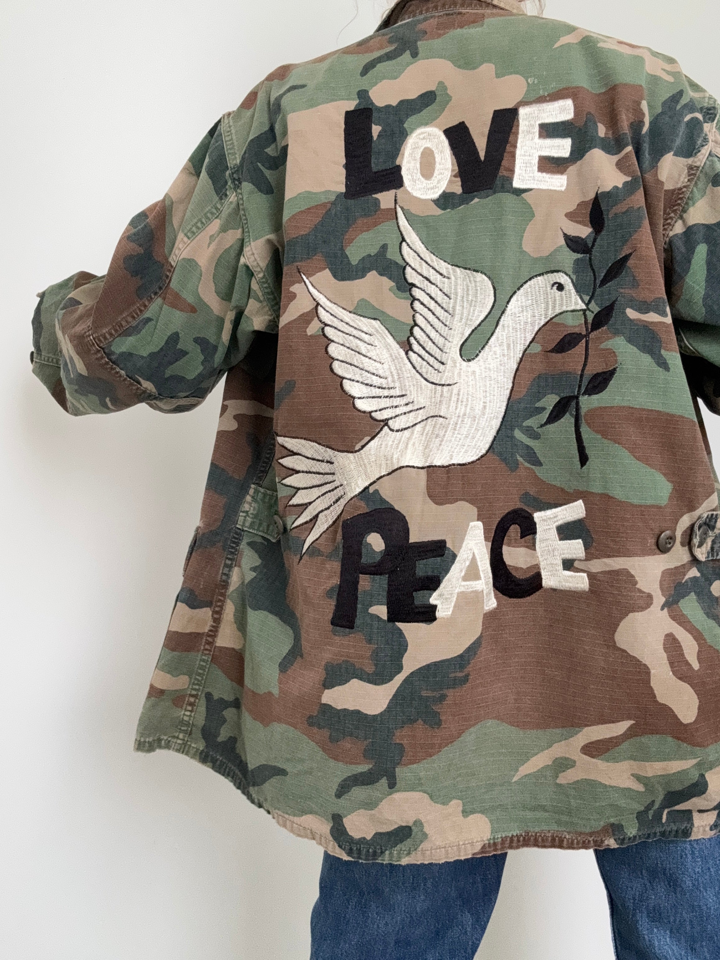 Future Nomads Shirts Med-Large Camo Peace & Love SS261