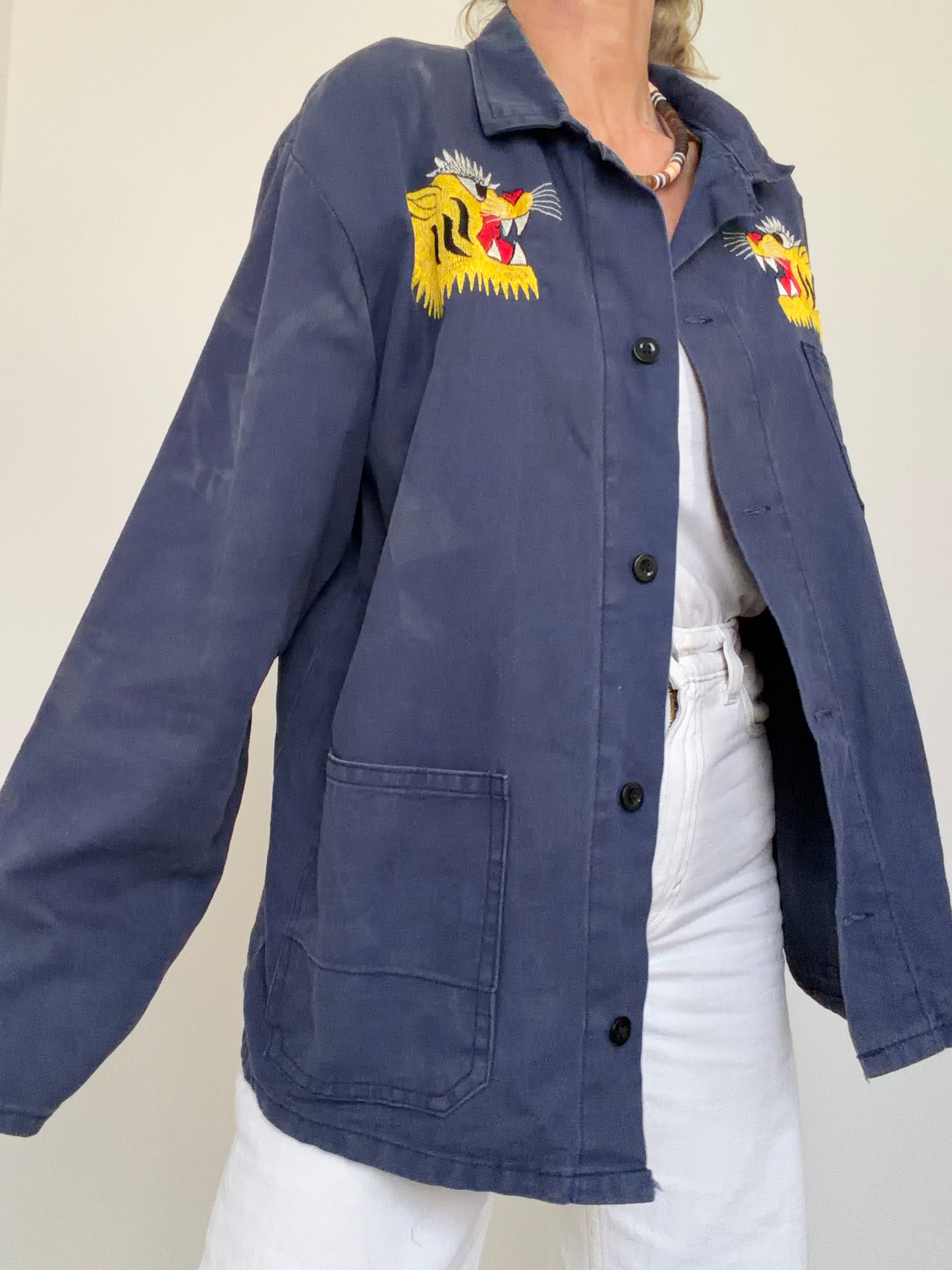 Future Nomads Shirts Medium Navy Tiger Vintage Shirt