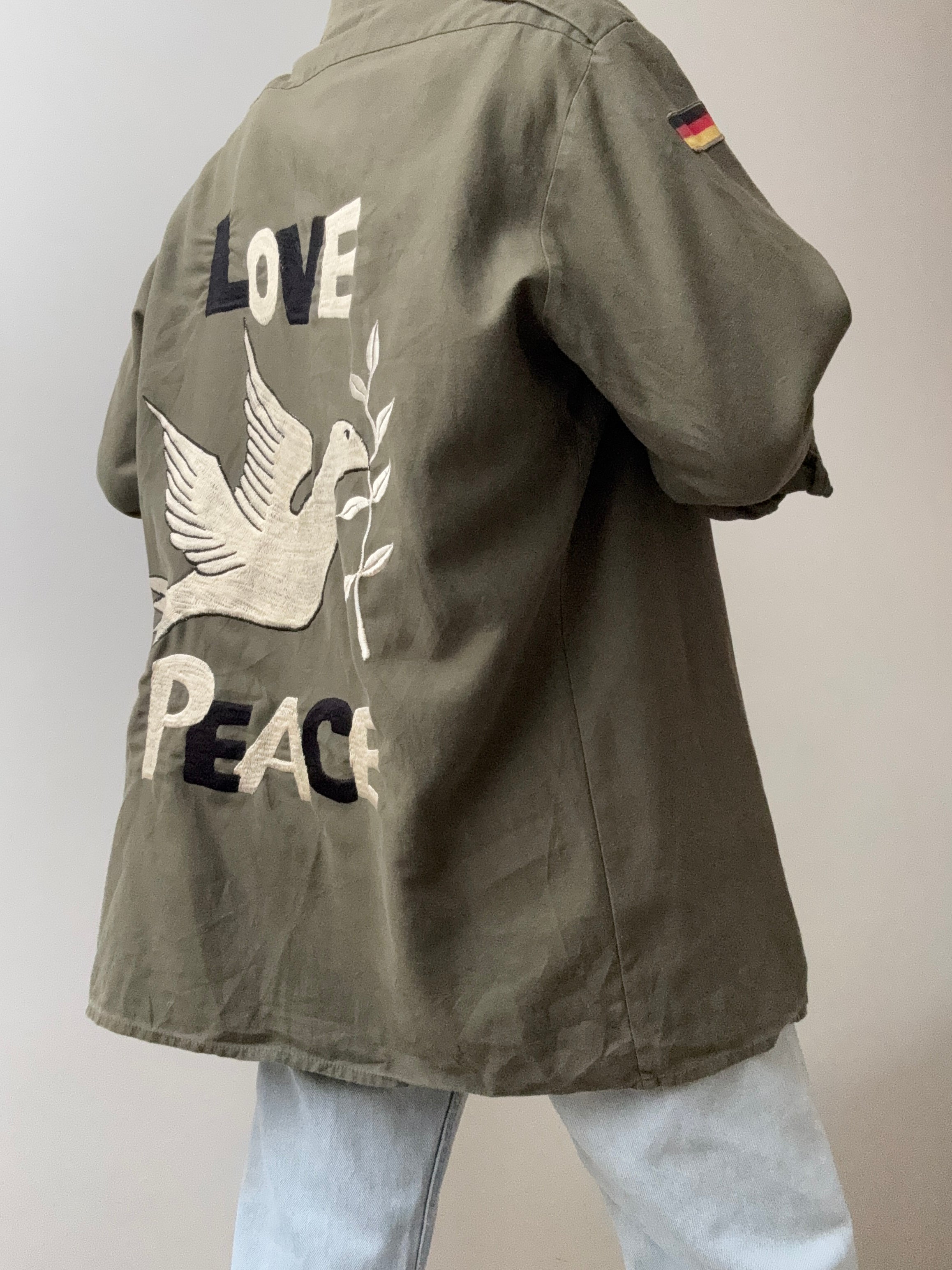 Future Nomads Shirts Medium Peace & Love Army AW254