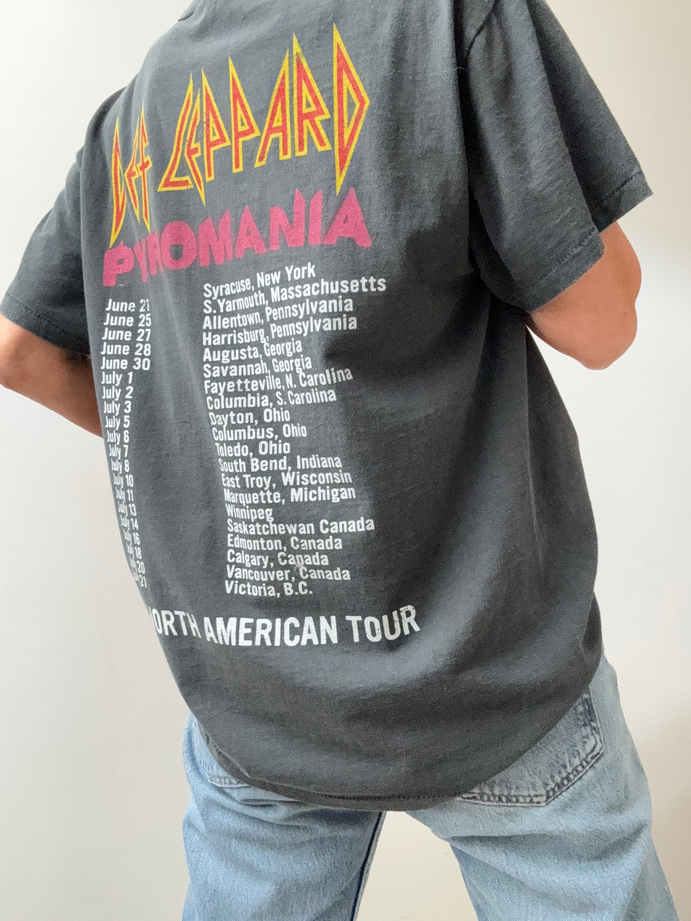 Future Nomads Tops Def Leppard Vintage Style Tee