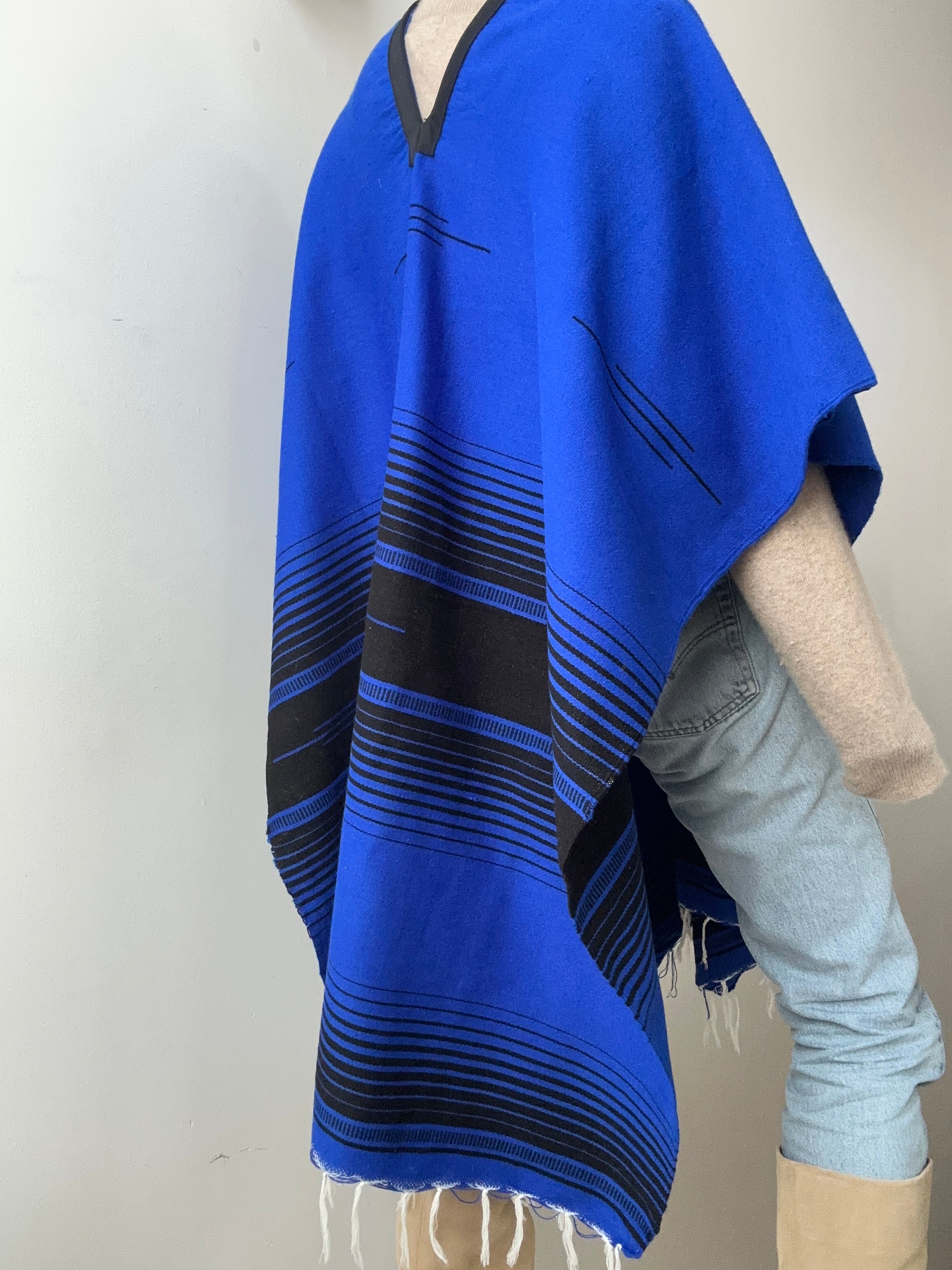 En Telar Woven Poncho Blue | Ponchos