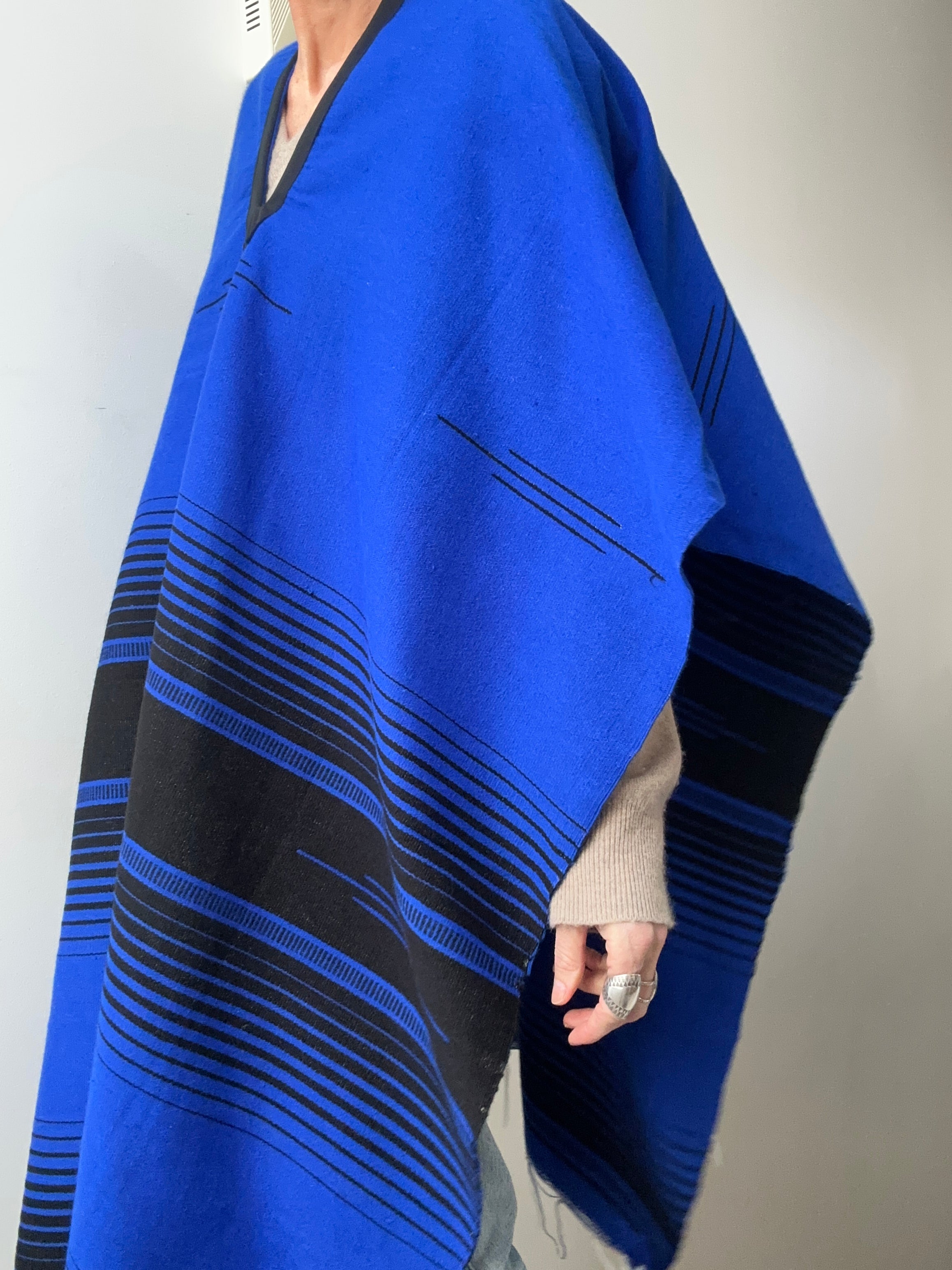 En Telar Woven Poncho Blue | Ponchos