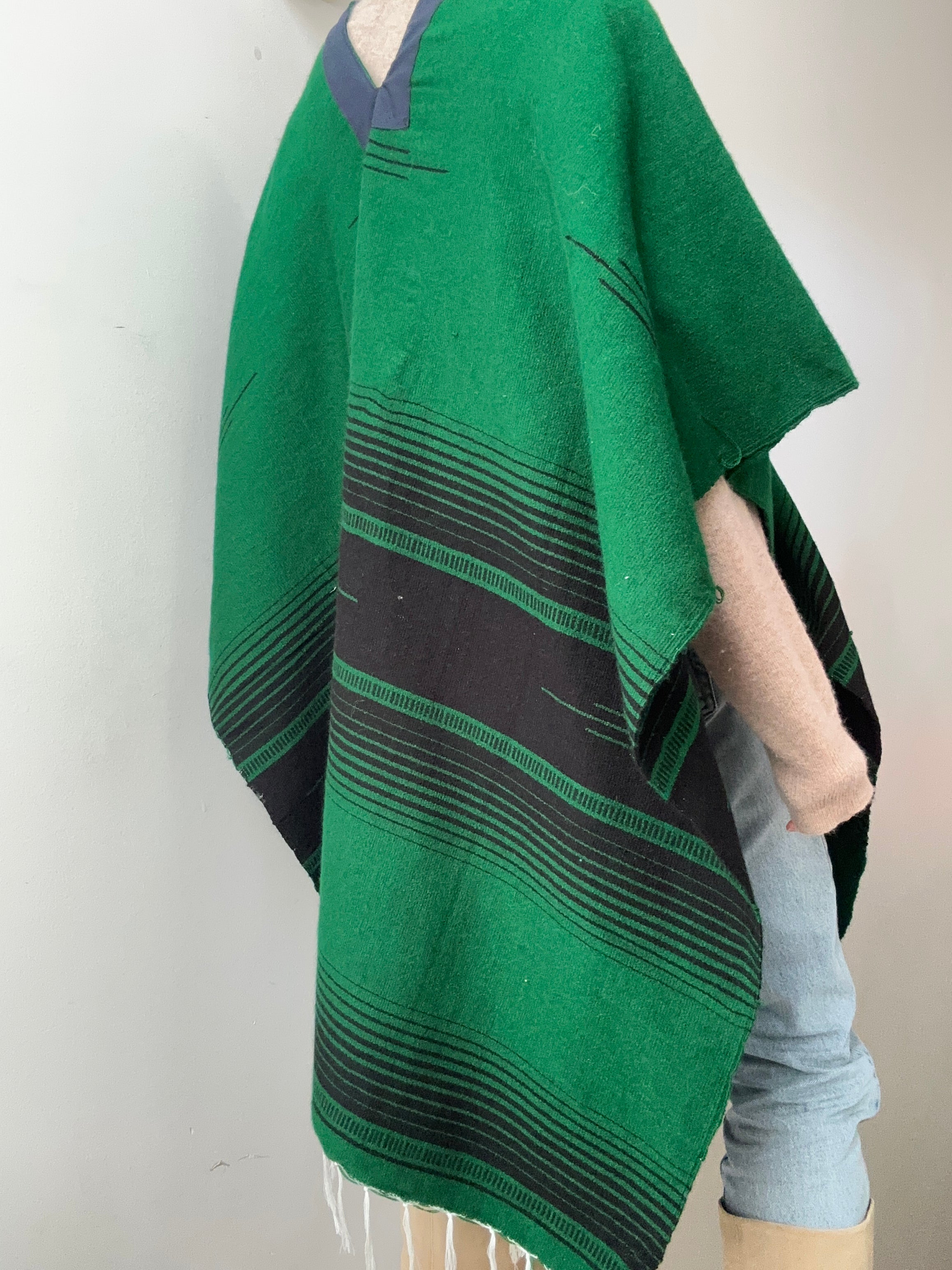 En Telar Woven Poncho Green | Ponchos