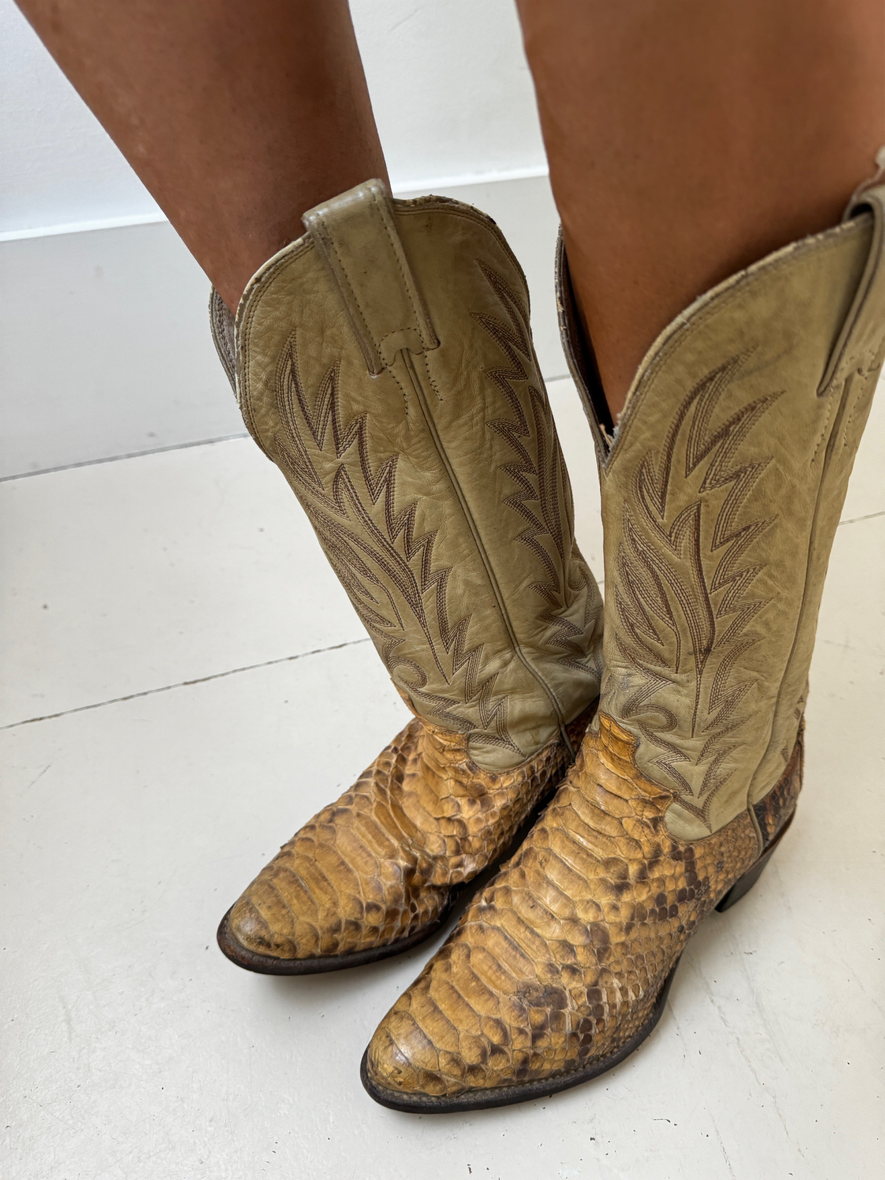 Jetsetbohemian Shoes EU 38 Vintage Snake Cowboy Boots 24