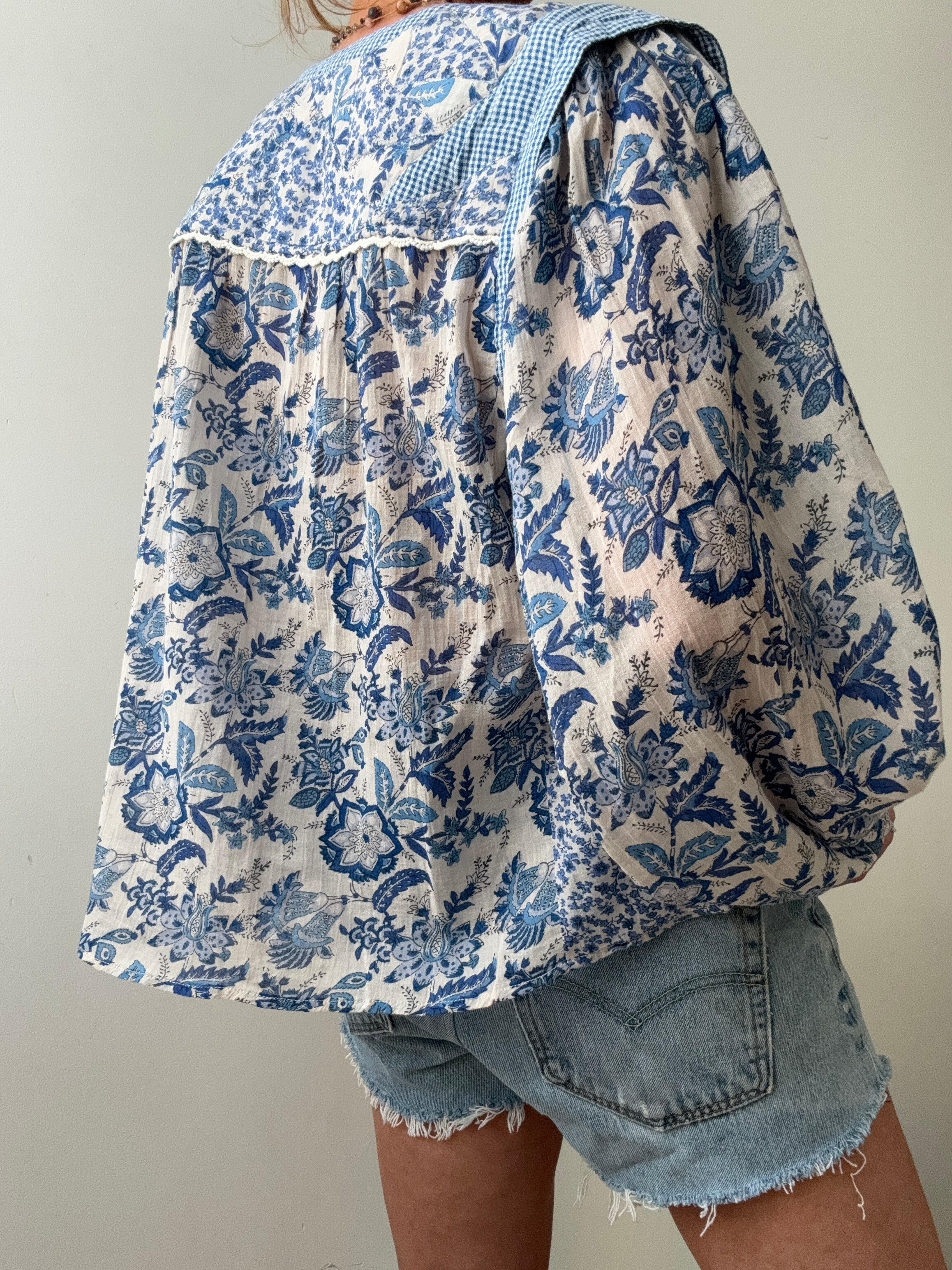 ナオキトミズカ Flower print denim blouse - トップス