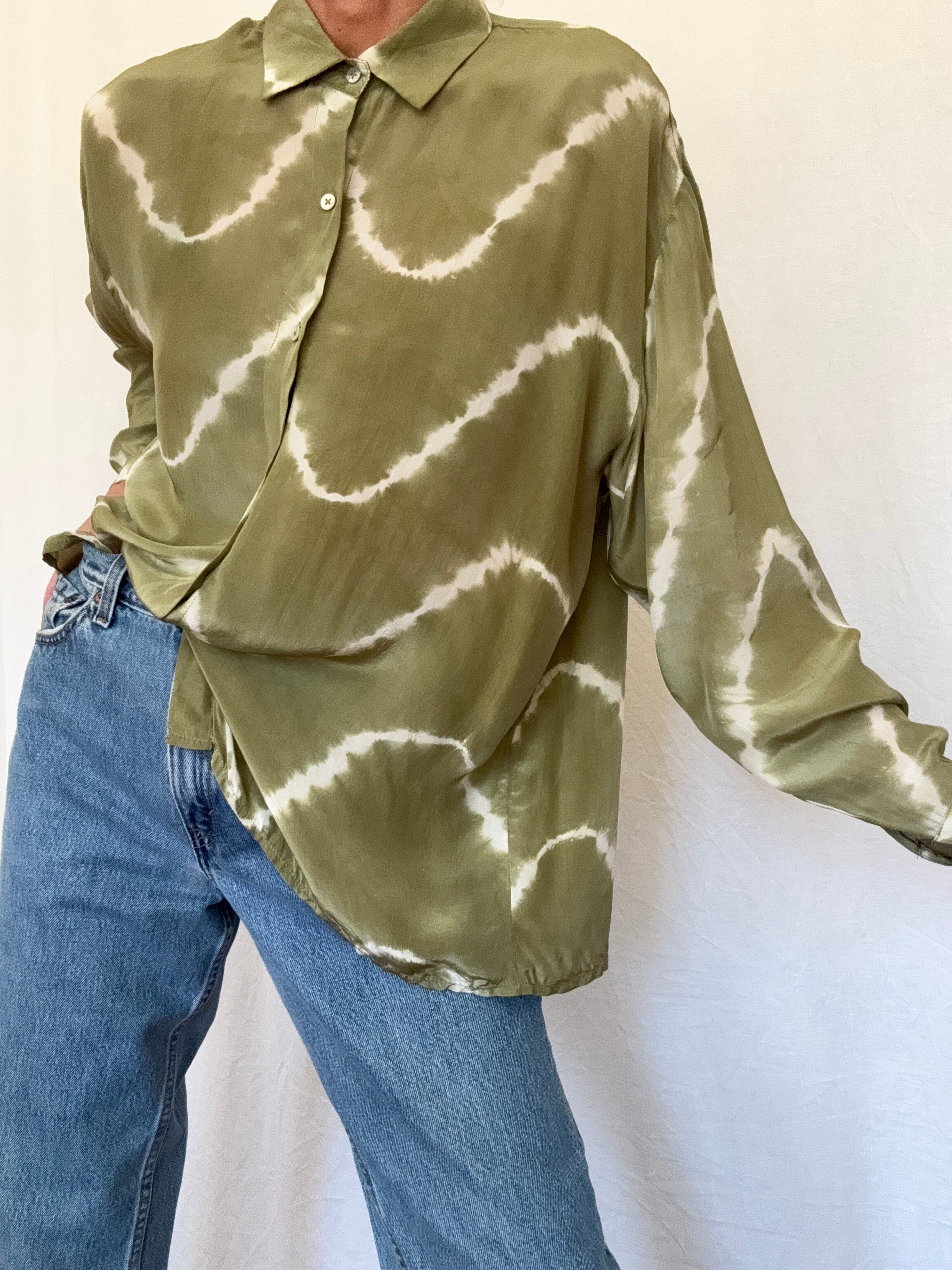 Nous Antwerp Shirts Meganne Blouse Sage Green Tiedye