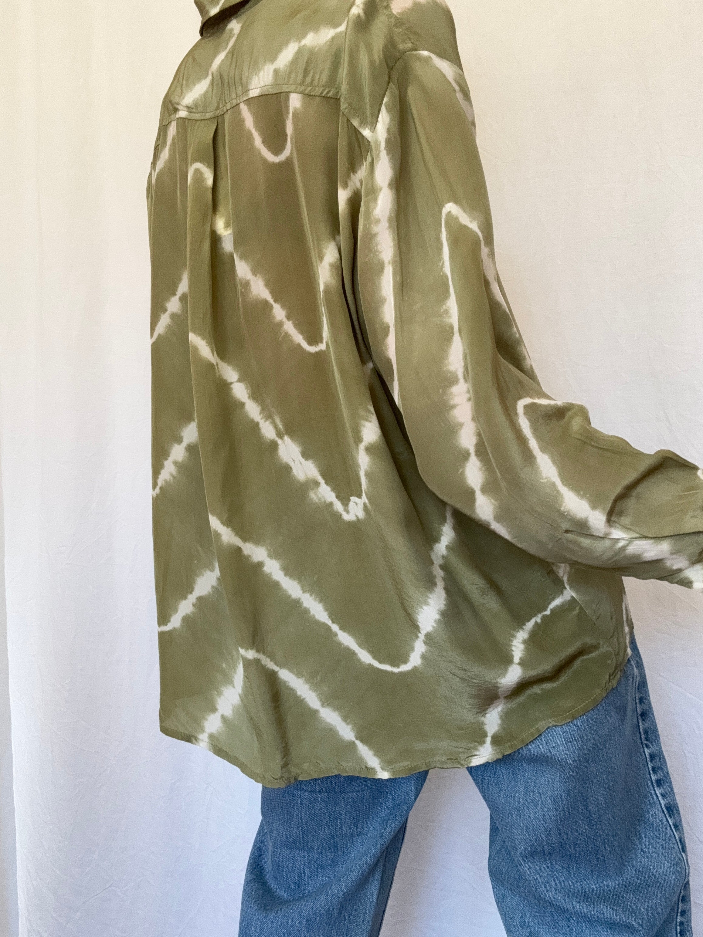 Nous Antwerp Shirts Meganne Blouse Sage Green Tiedye