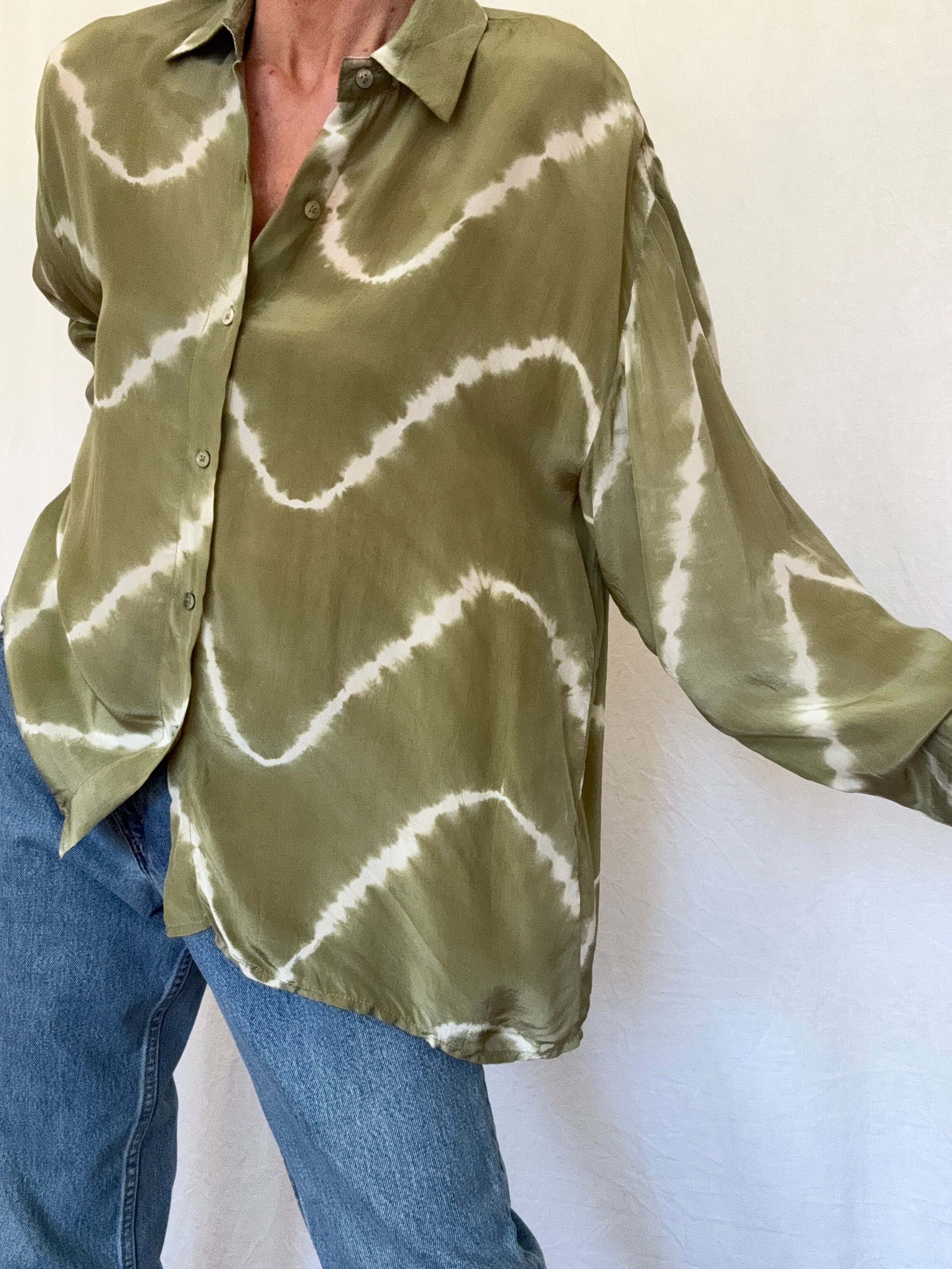 Nous Antwerp Shirts Meganne Blouse Sage Green Tiedye