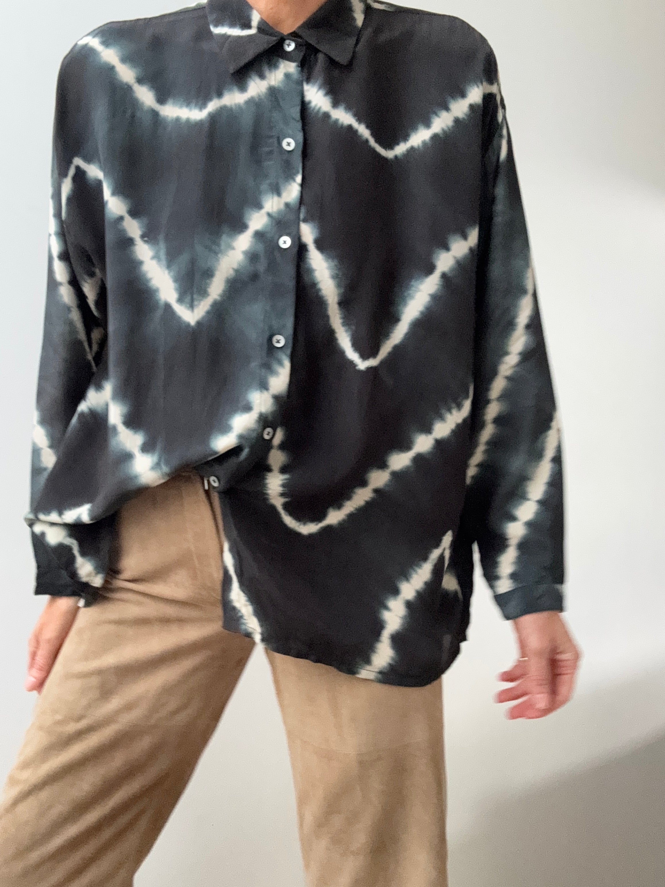 Nous Antwerp Shirts Meganne Blouse Tie Dye Black