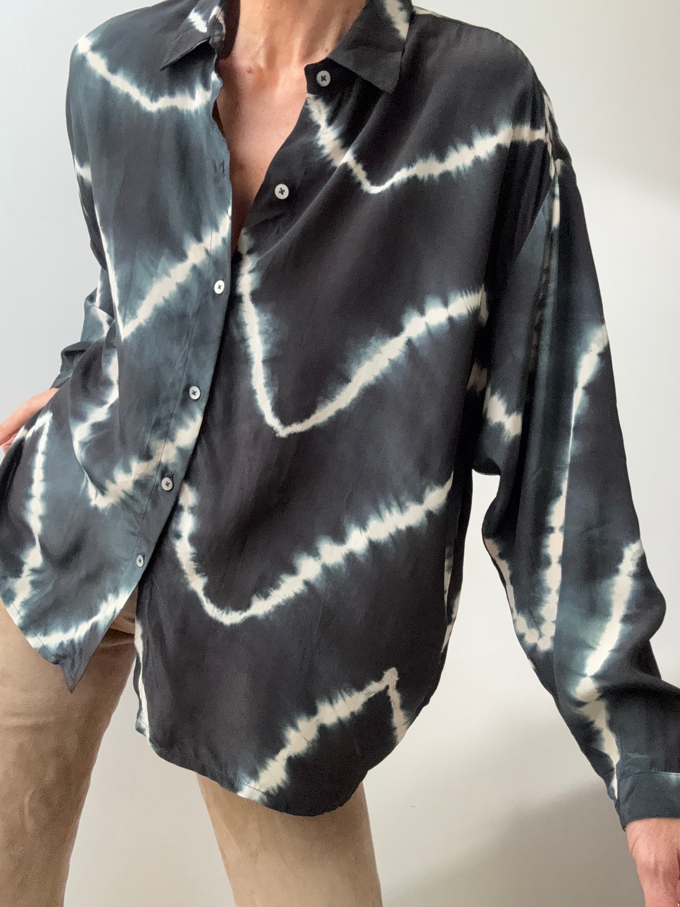 Nous Antwerp Shirts Meganne Blouse Tie Dye Black