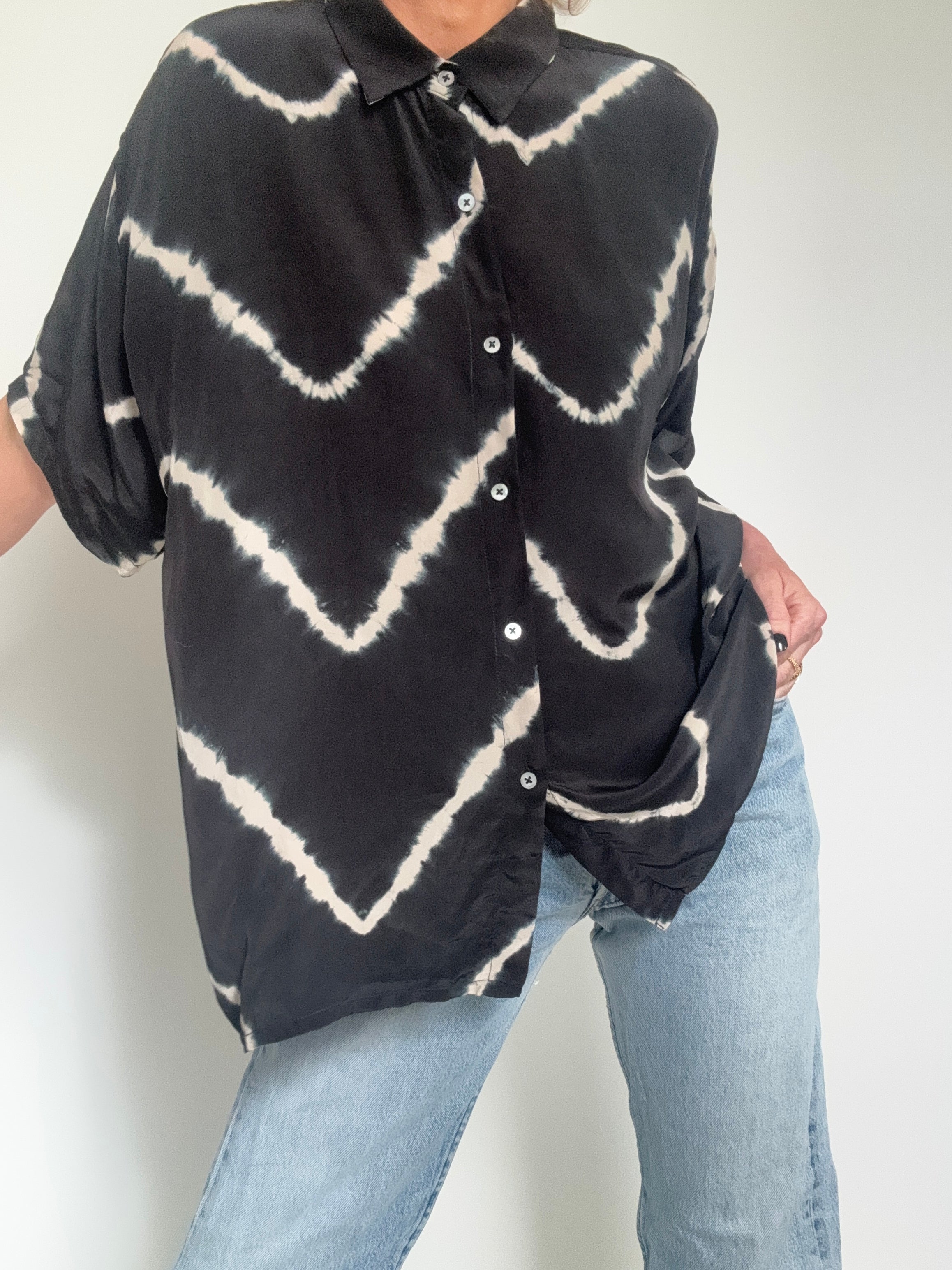 Nous Antwerp Shirts Stella Silk Shirt Black Tiedye