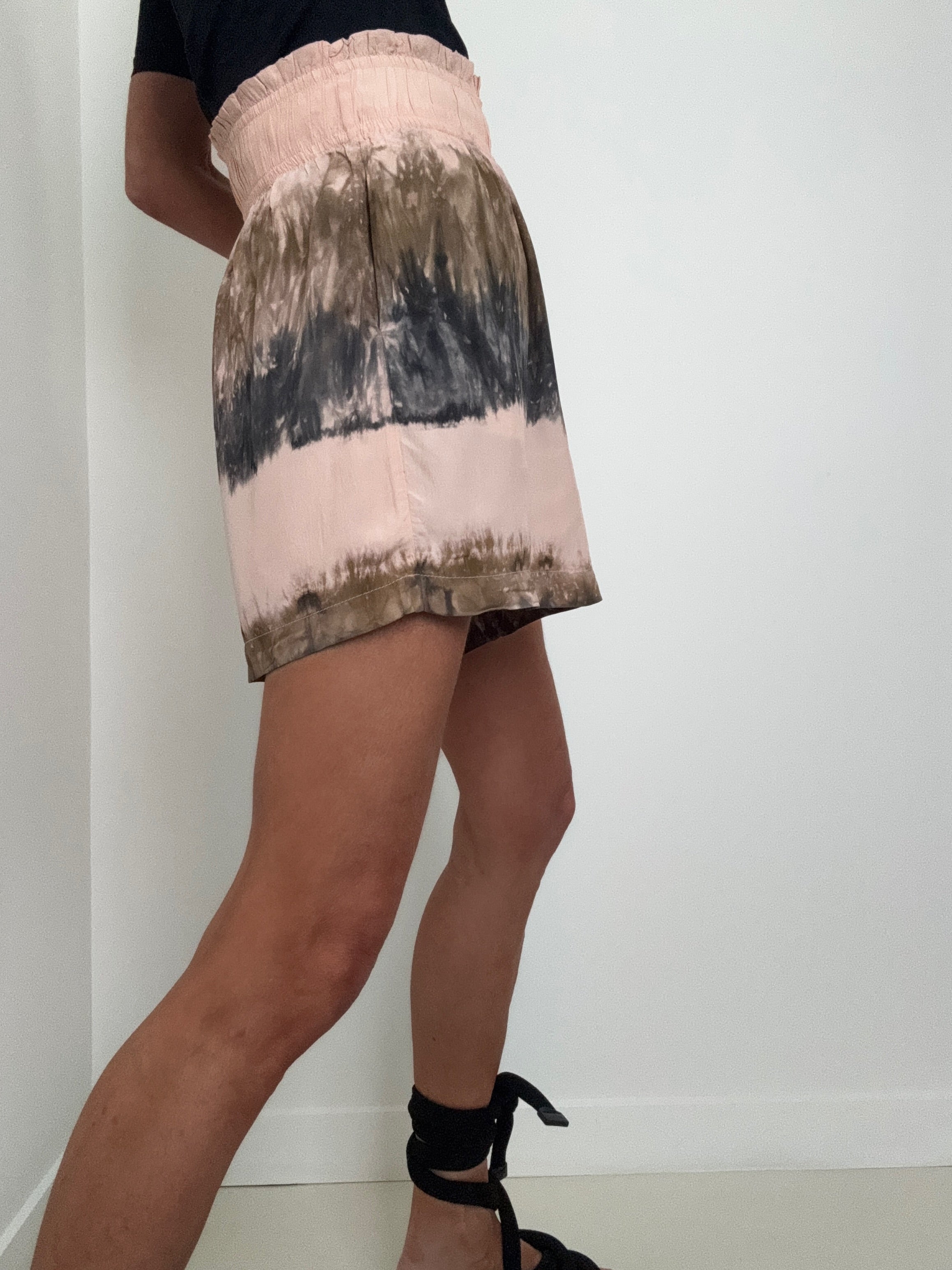 Nous Antwerp Shorts Sonia Silk Shorts Blush Khaki