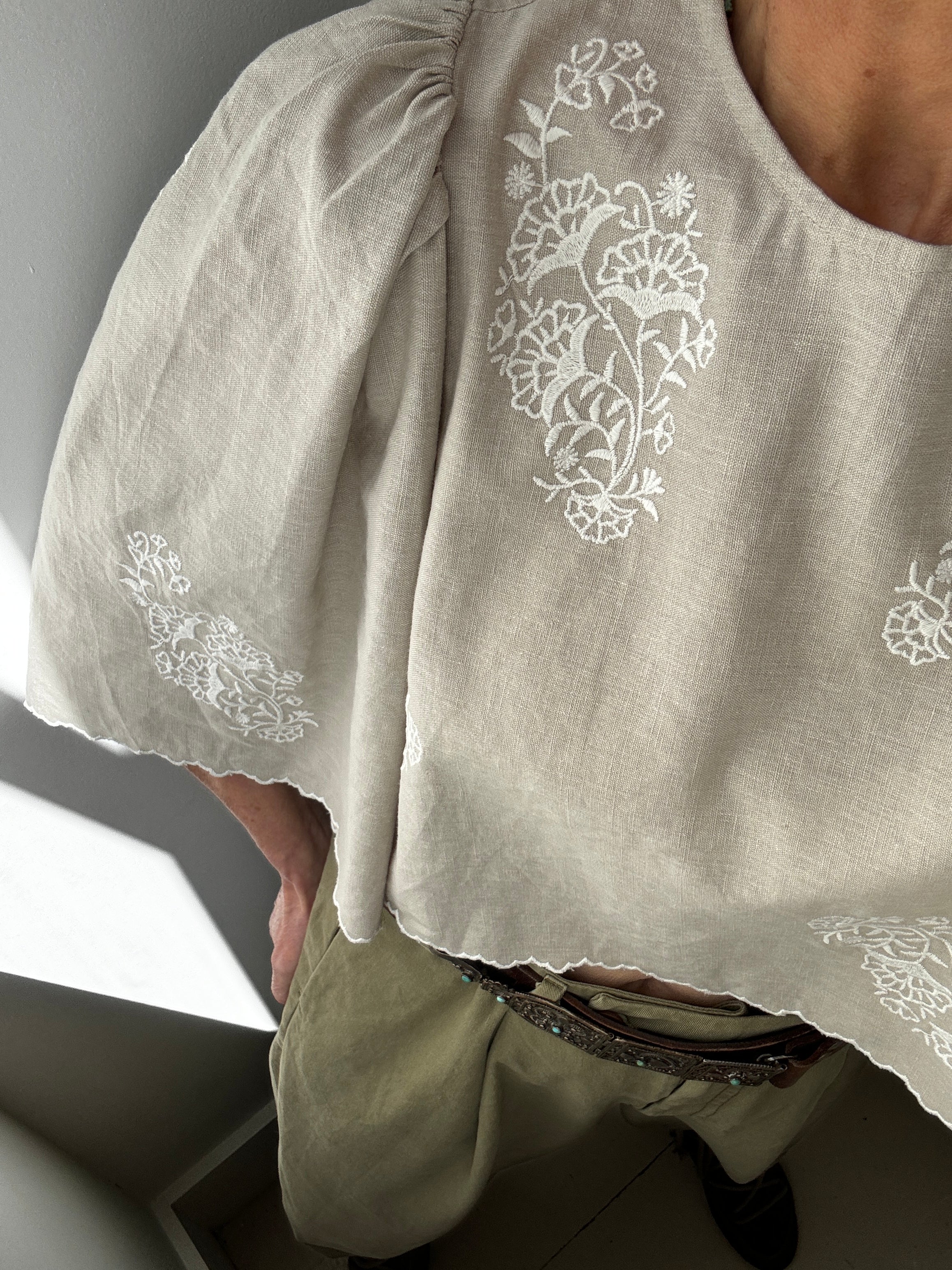 Devi Cropped Linen Blouse Skall Studio | Blouses
