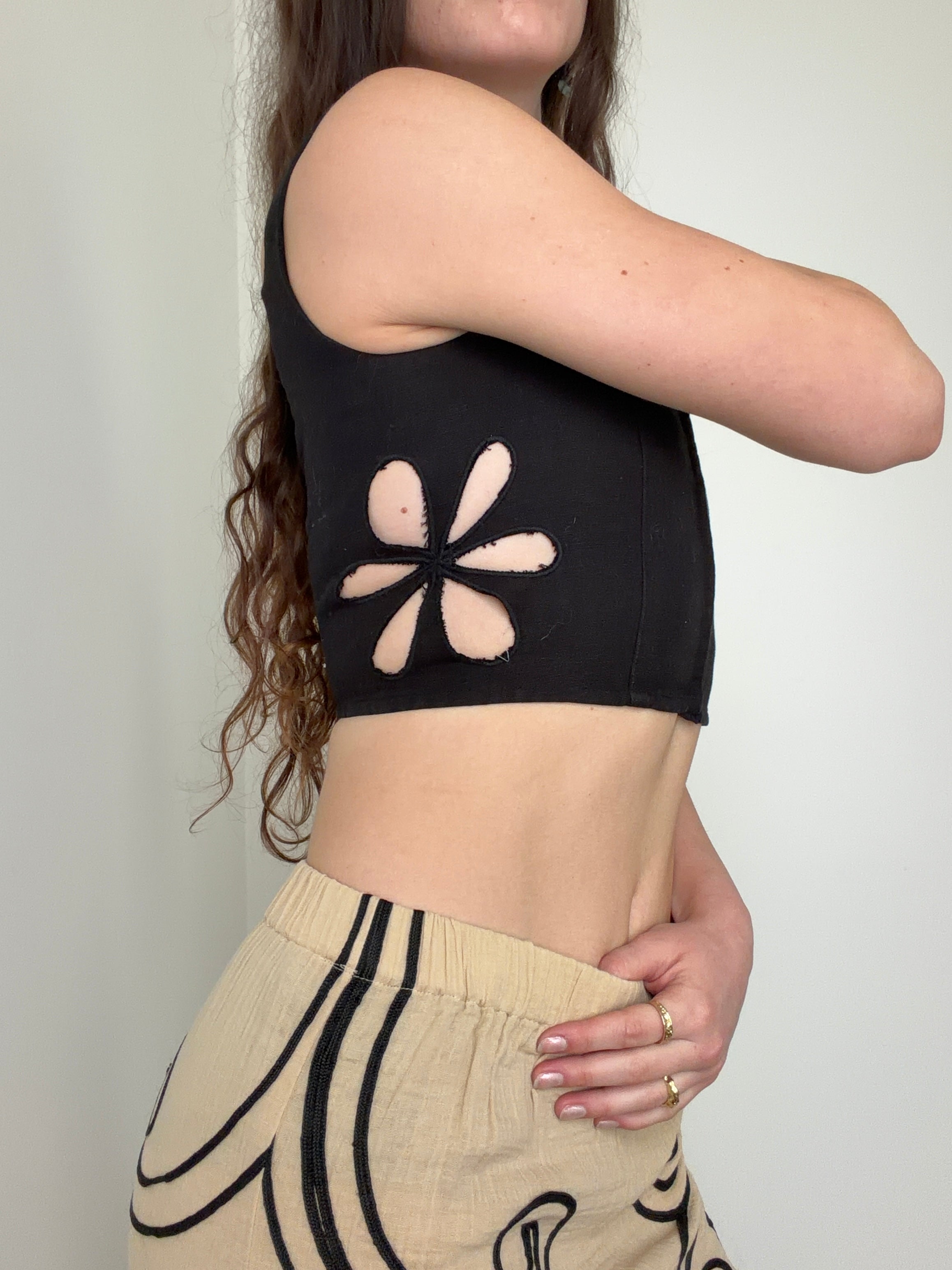 Les Coyotes Cutout Crop Top
