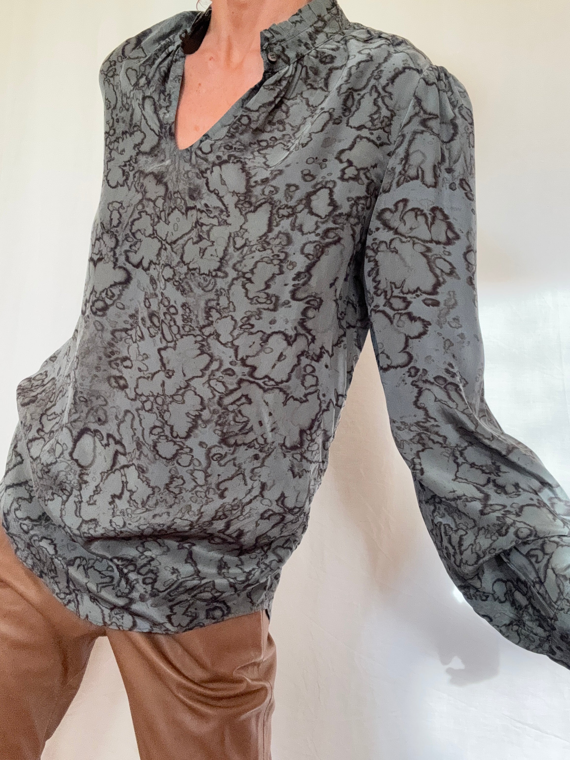 Glory Blouse Grey Marble