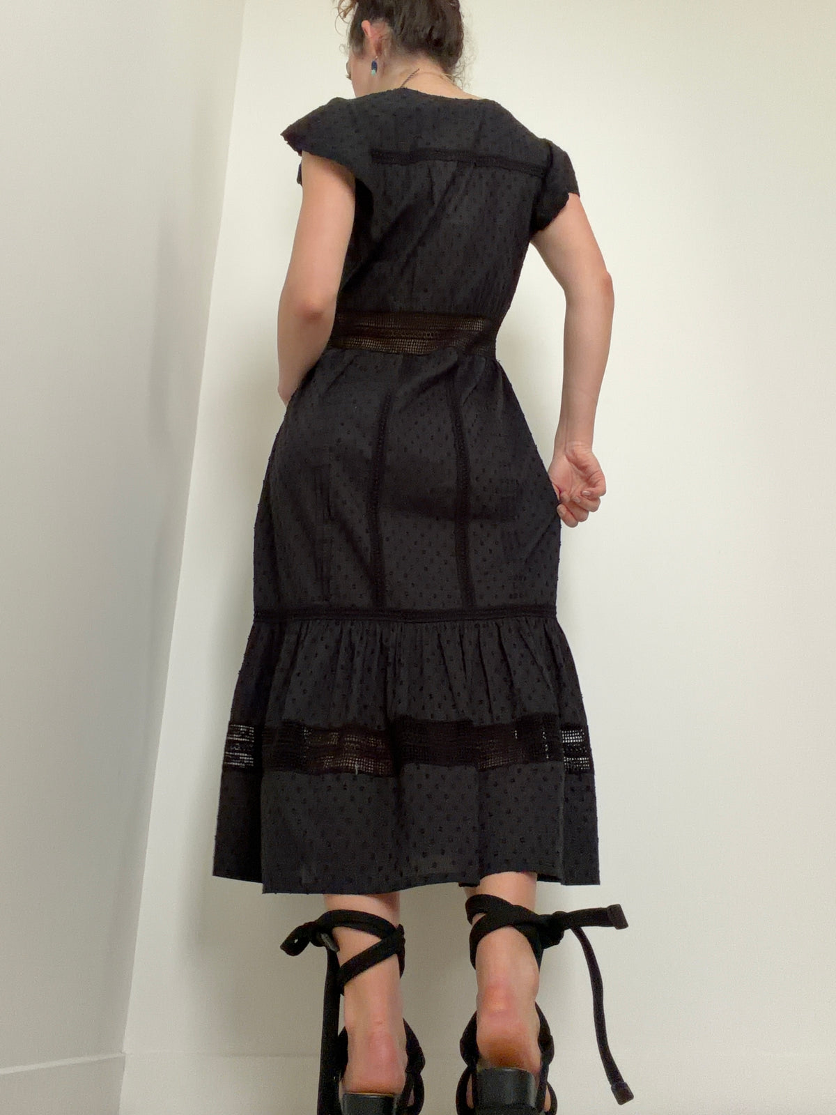 Nyla Beach Midi Dress Black
