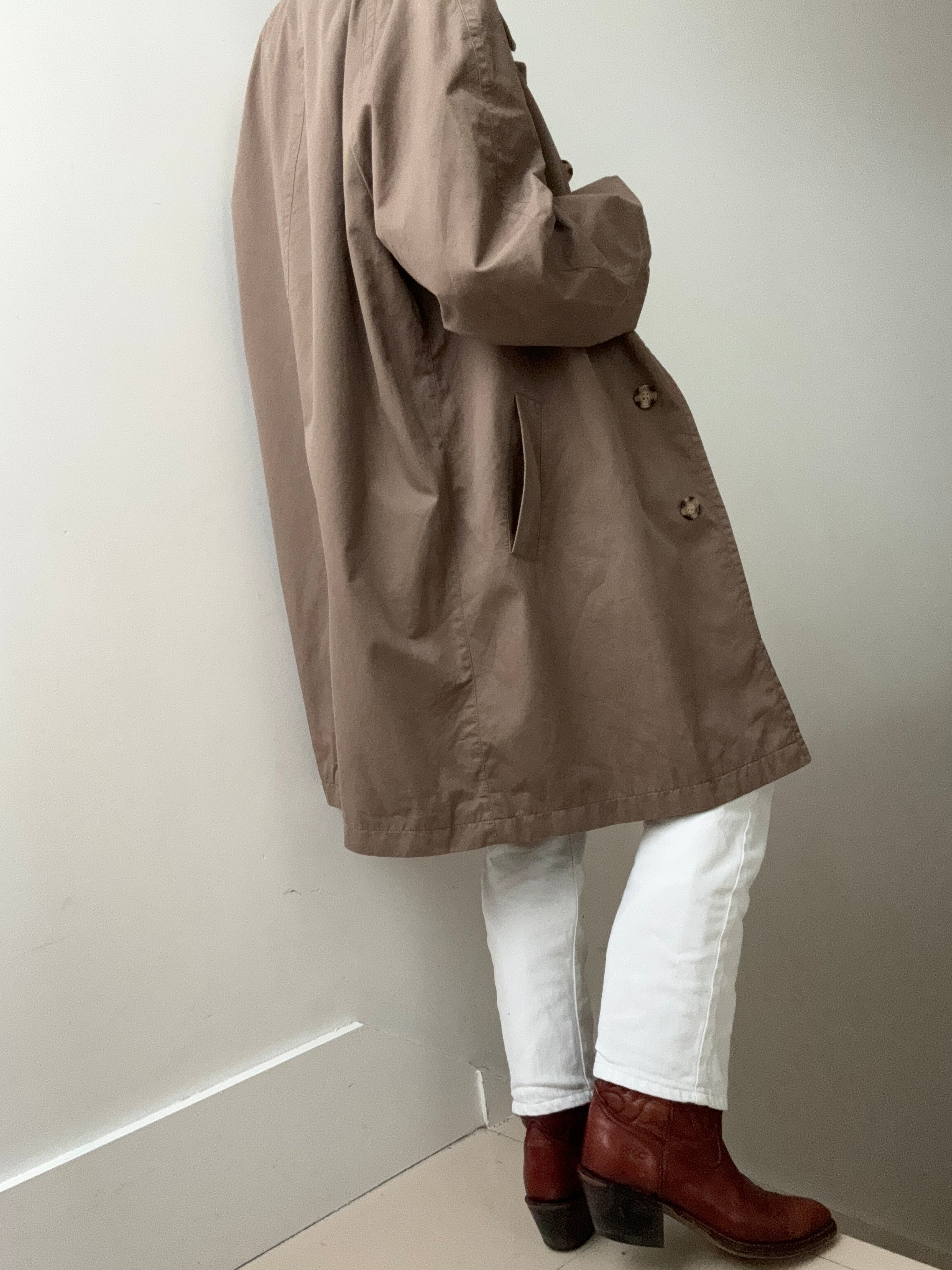 Future Nomads Coats Medium-Large Tan Burberry Trenchcoat