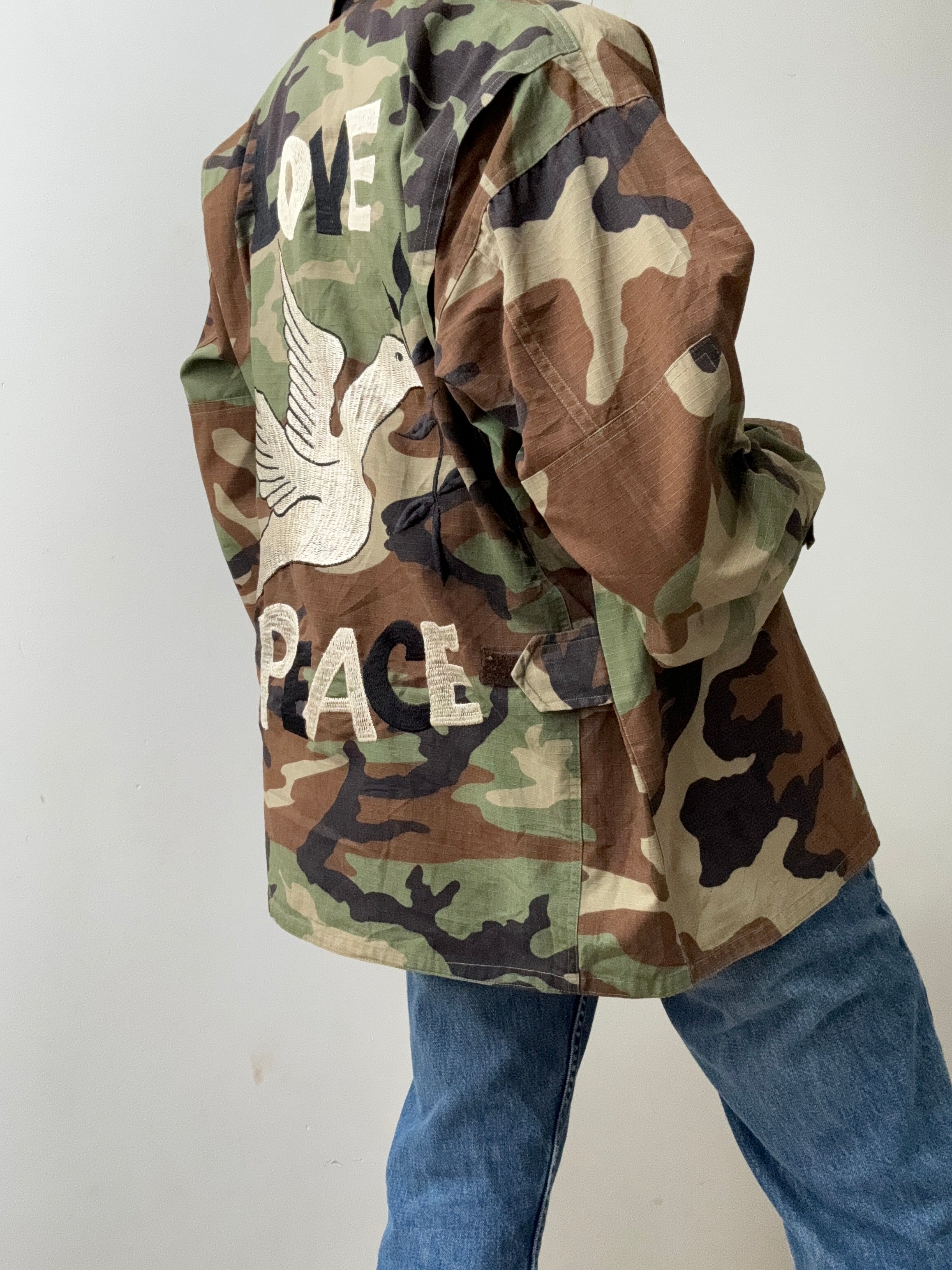 Future Nomads Jackets Small Peace Love Camo Shirt SS247