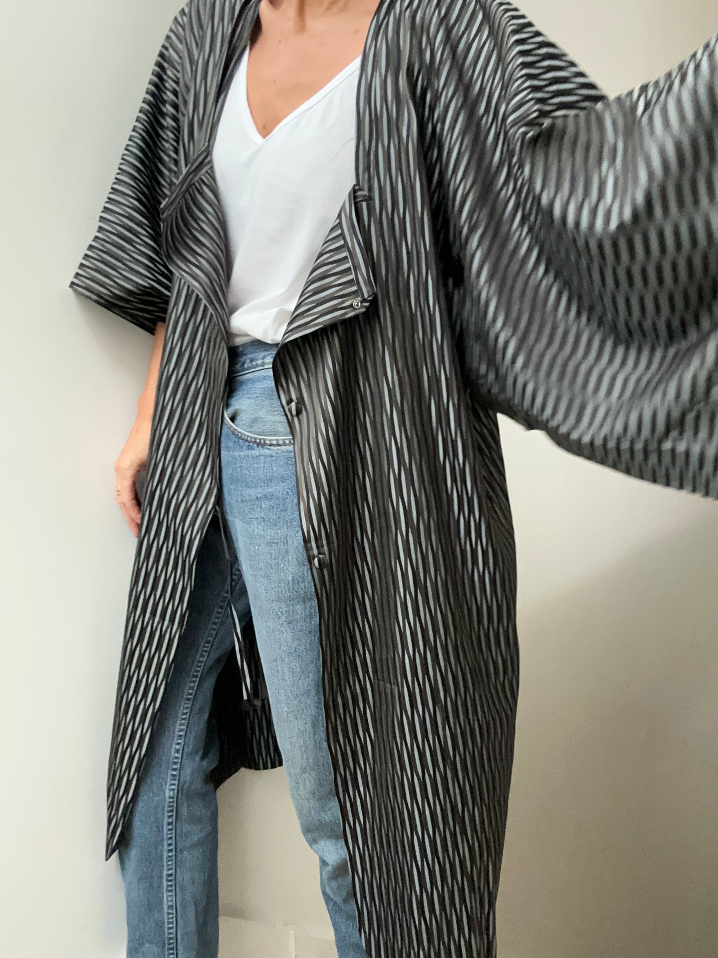Future Nomads Kimonos Free Size Square Neck Geometric Kimono