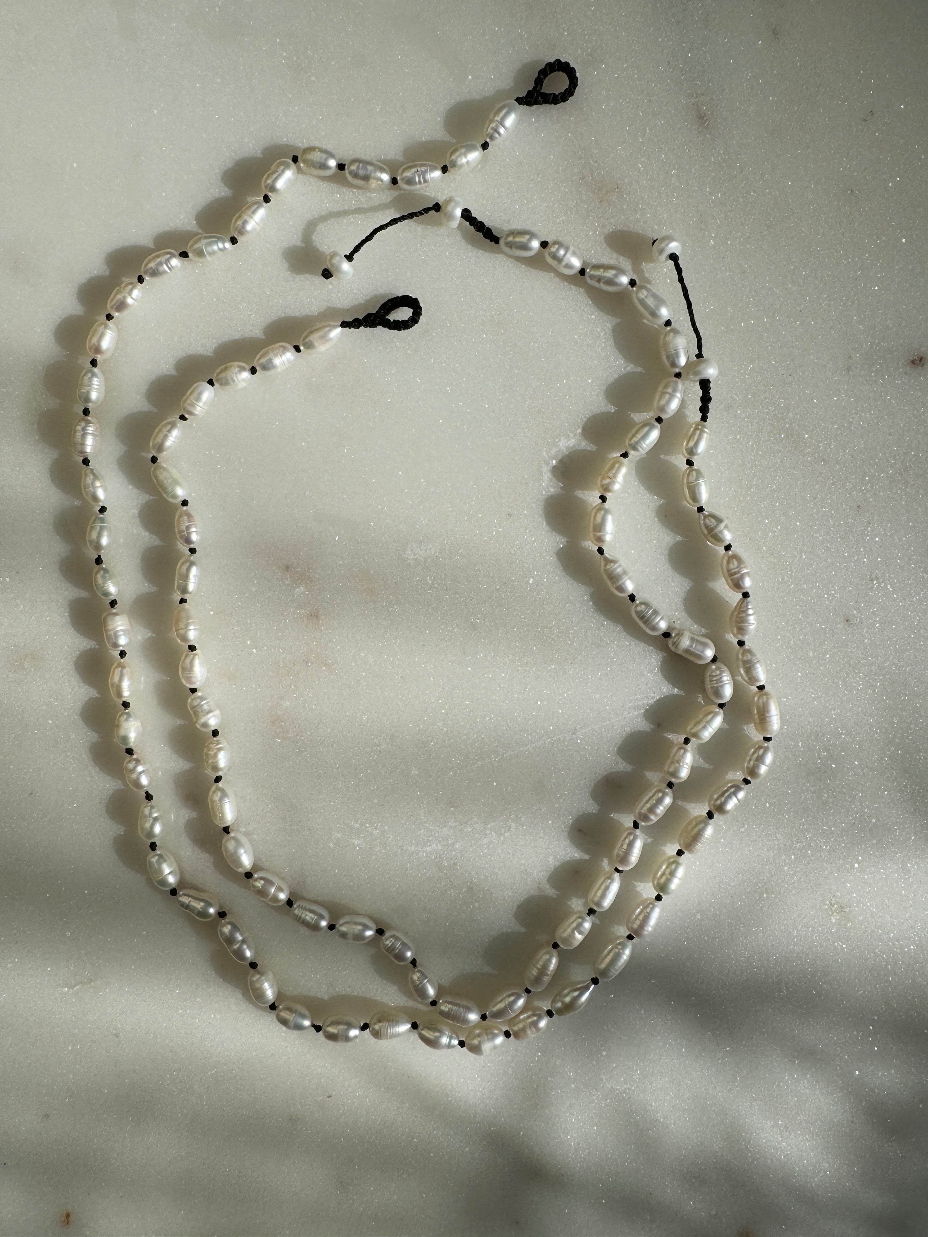 White pearl choker 2025 necklace black string