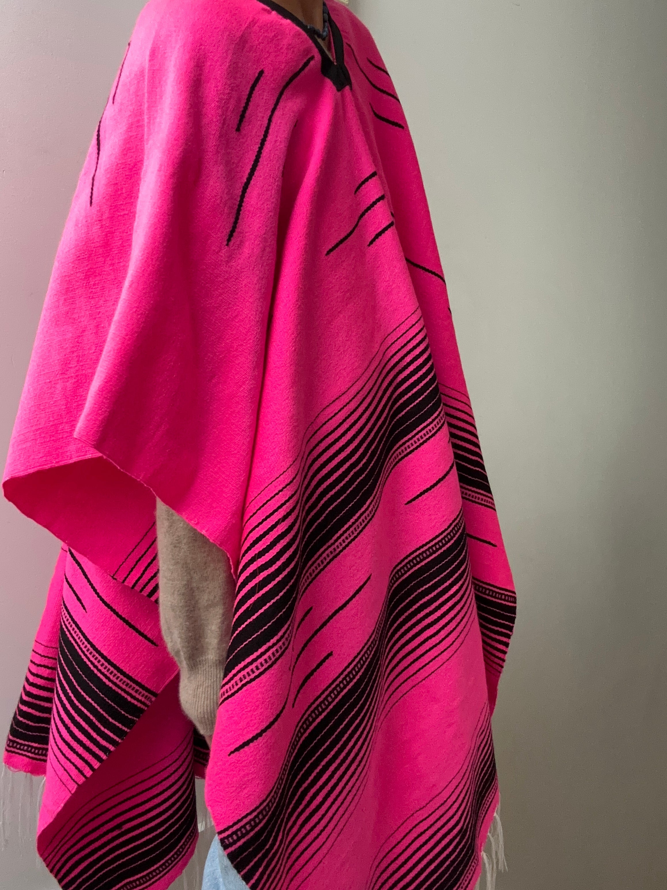 En Telar Woven Poncho Pink | Ponchos
