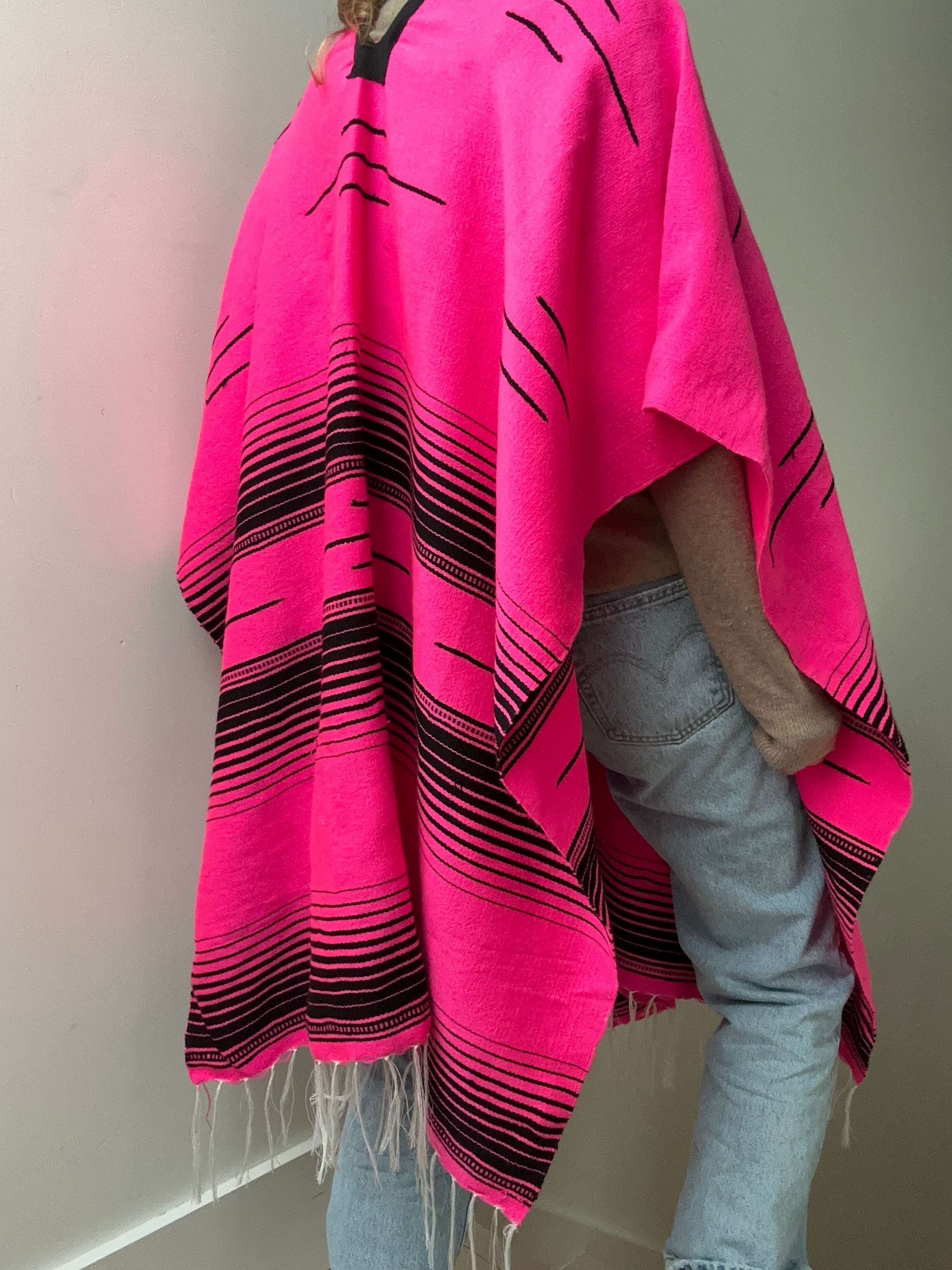En Telar Woven Poncho Pink | Ponchos