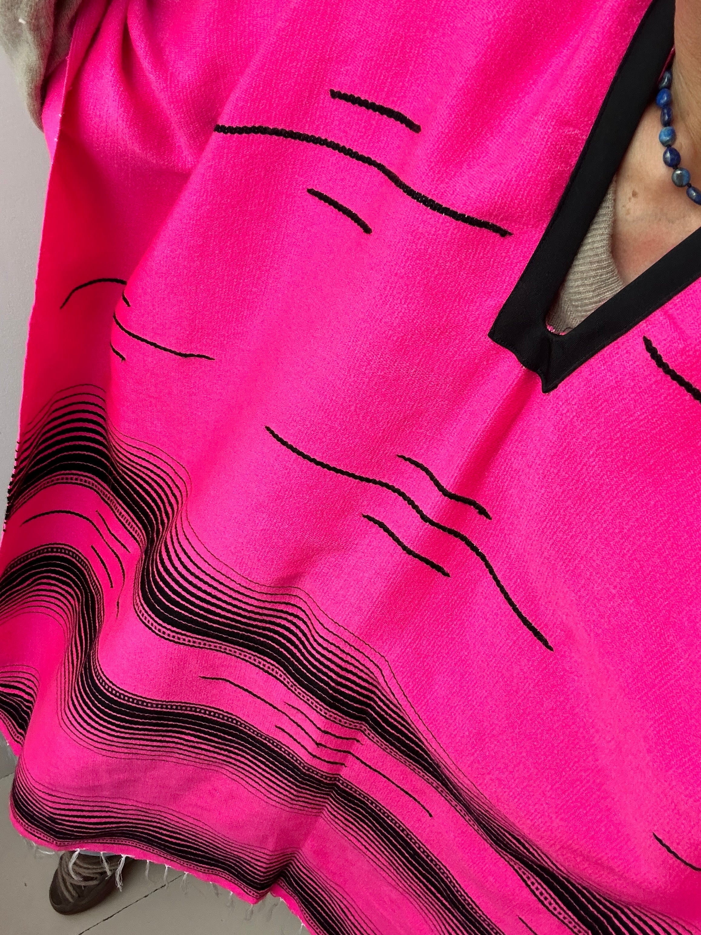 En Telar Woven Poncho Pink | Ponchos