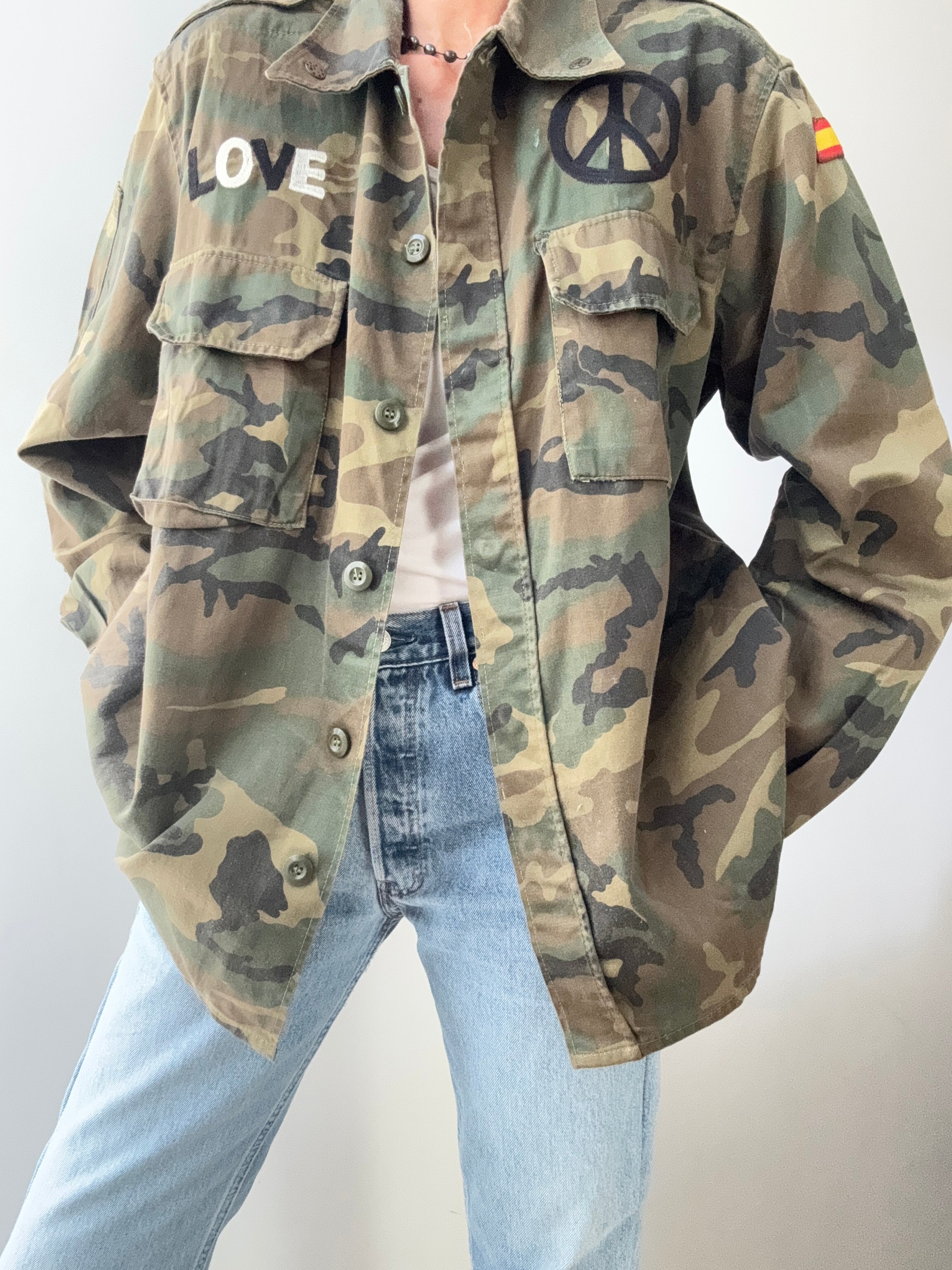 Future Nomads Shirts Large-XLarge Camo Peace & Love AW253