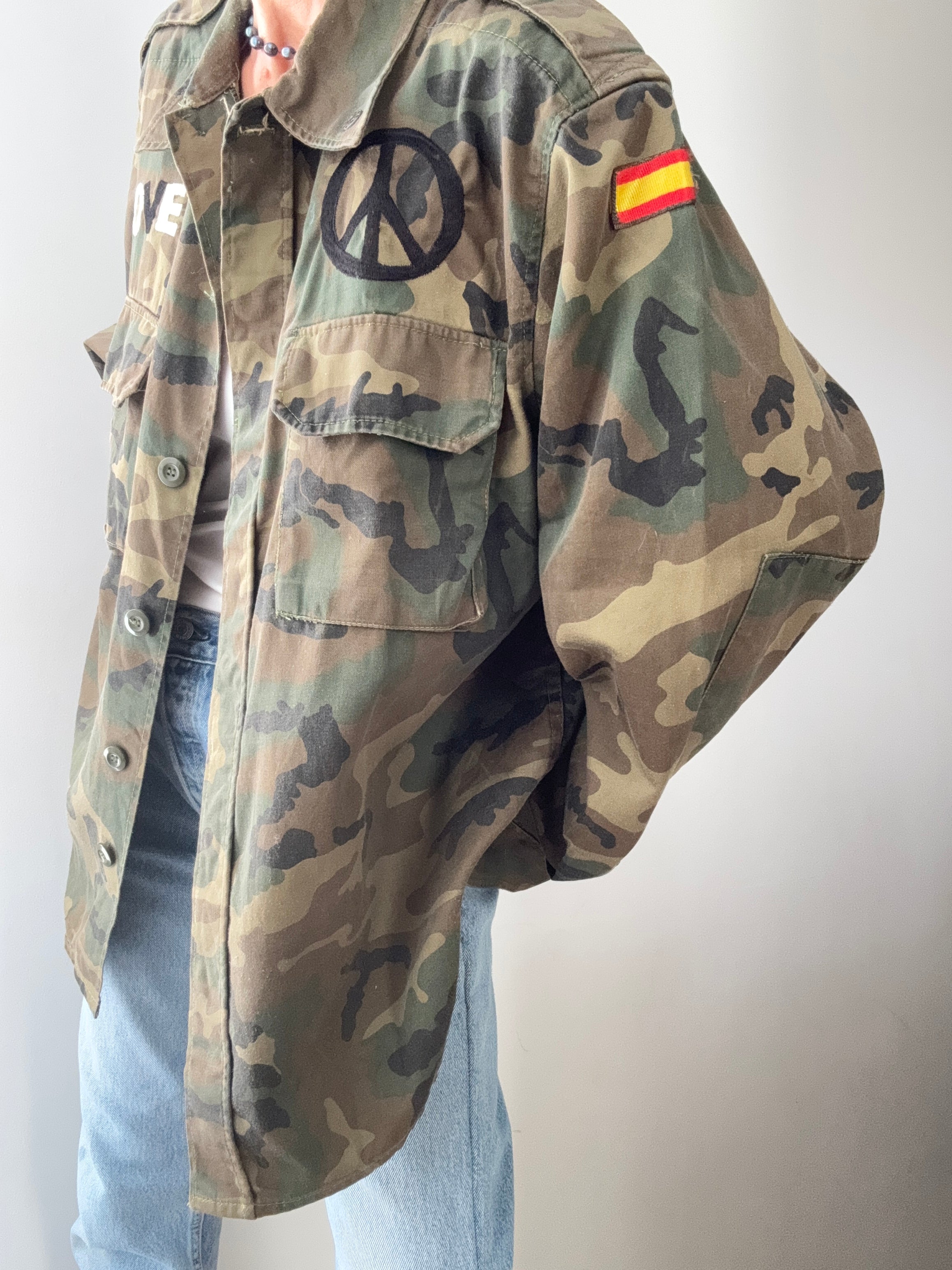 Future Nomads Shirts Large-XLarge Camo Peace & Love AW253