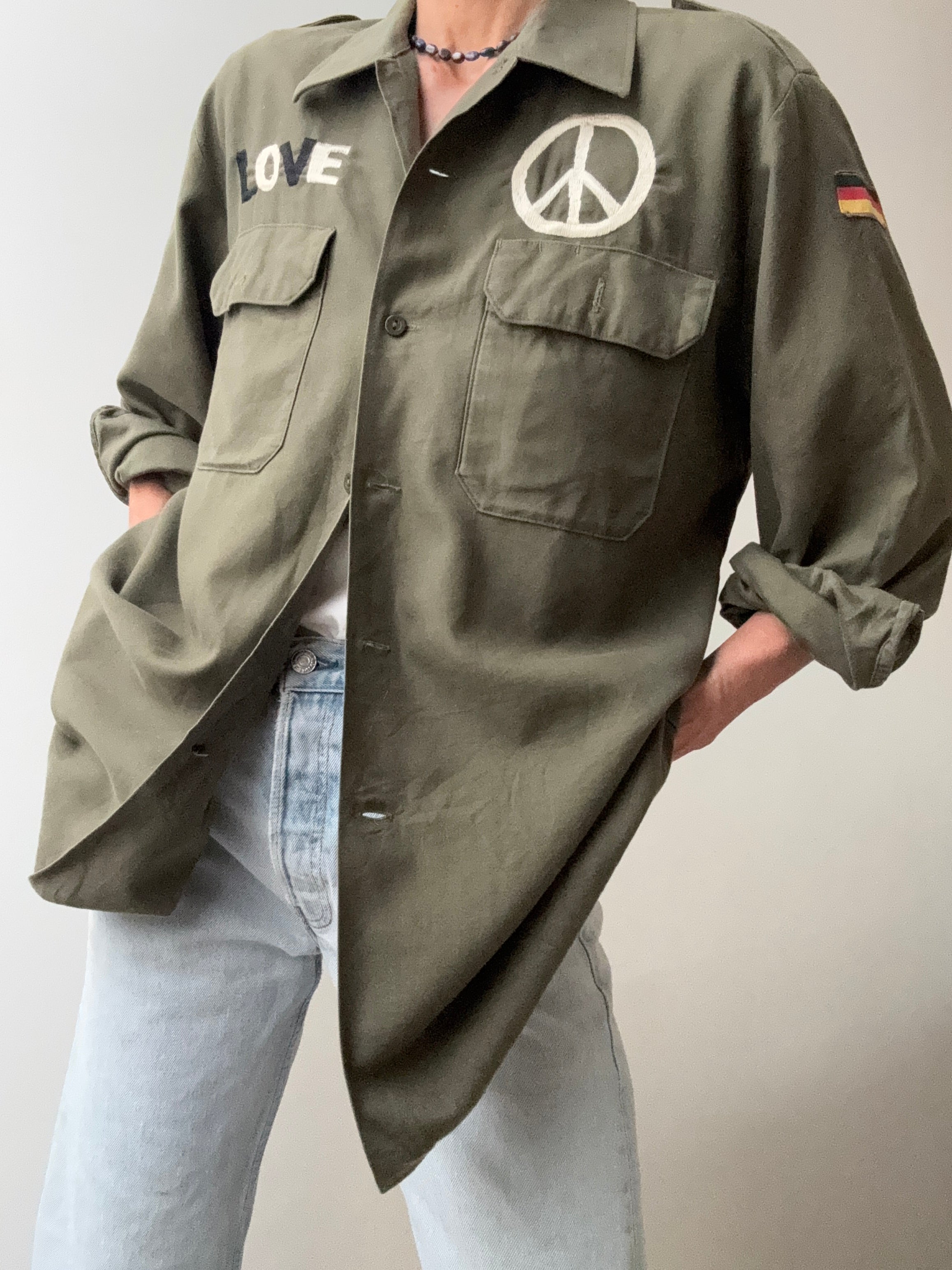 Future Nomads Shirts Medium Peace & Love Army AW254