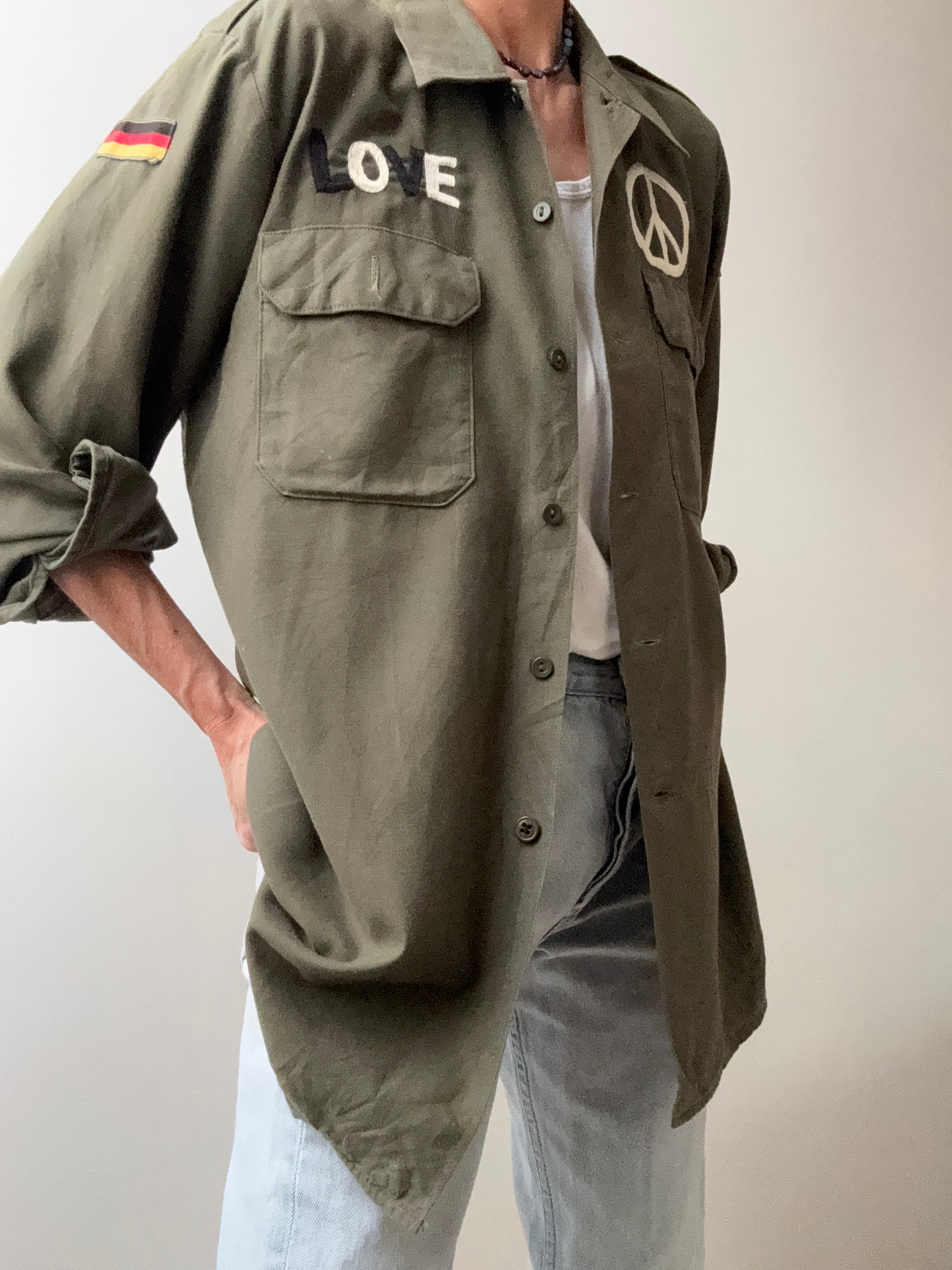 Future Nomads Shirts Medium Peace & Love Army AW254