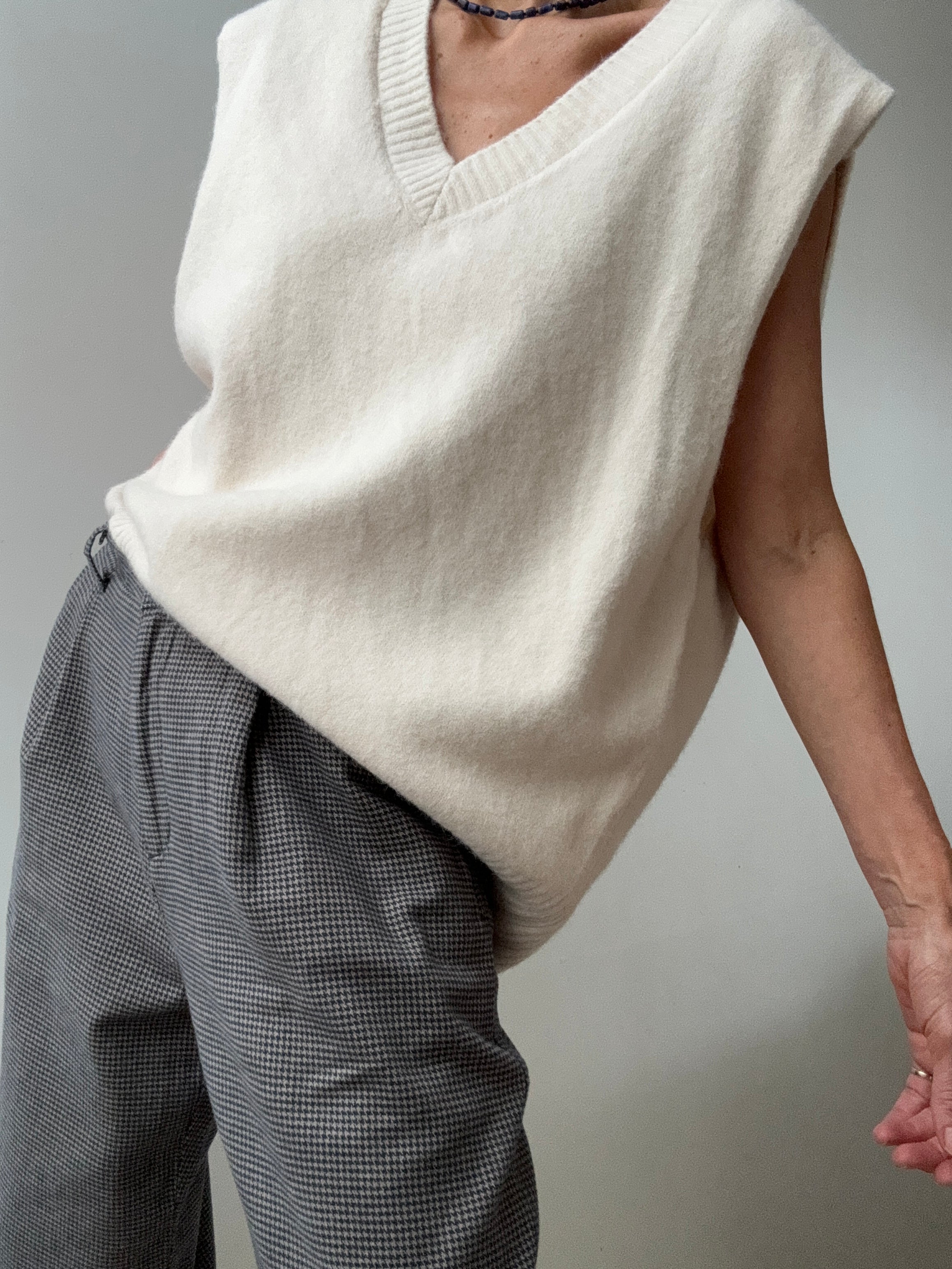 Future Nomads Vests One Size Blended Winter Knit Vest Cream