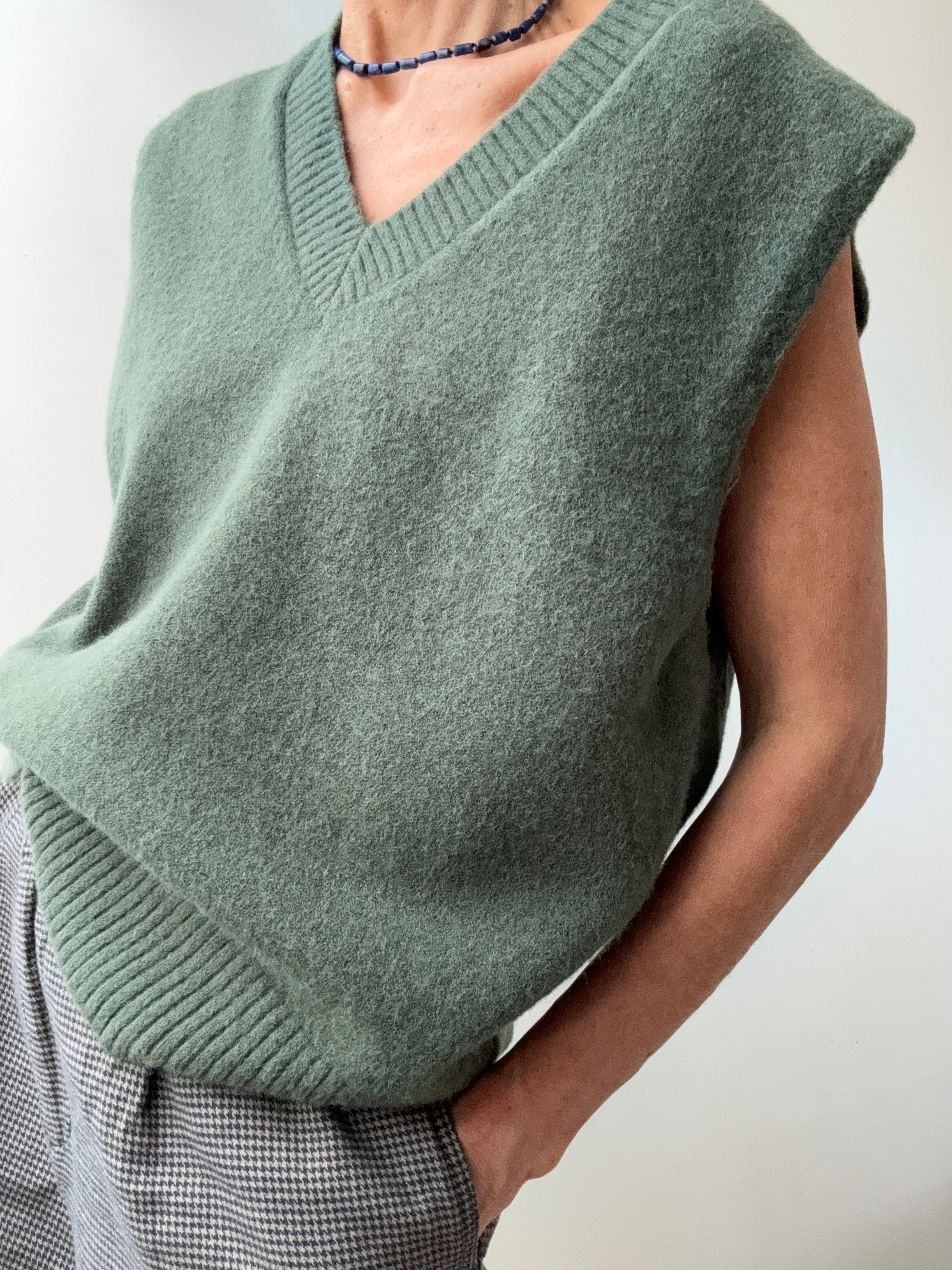 Future Nomads Vests One Size Blended Winter Knit Vest Green