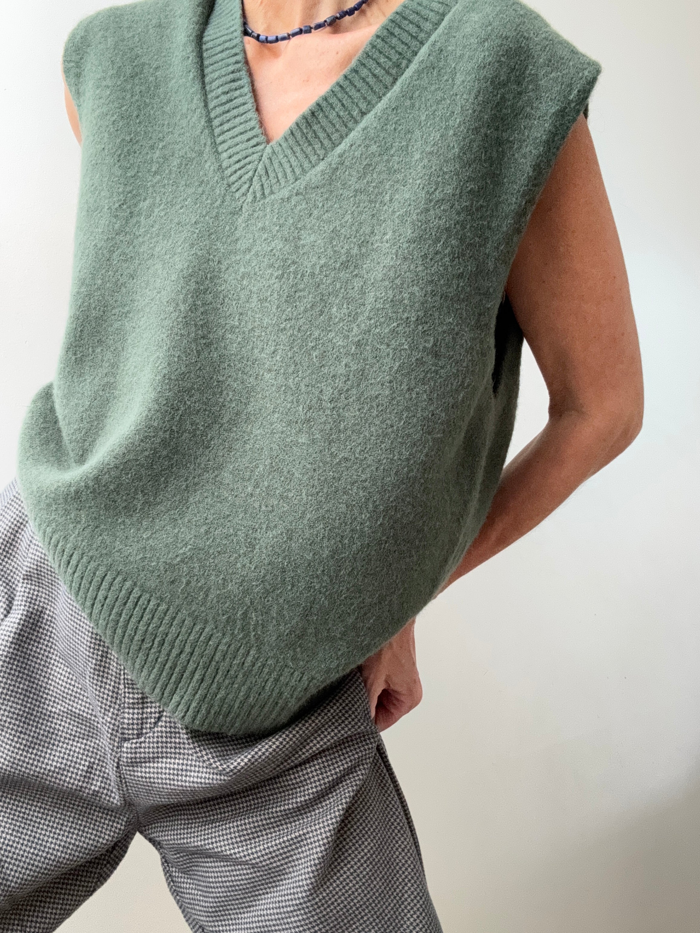 Future Nomads Vests One Size Blended Winter Knit Vest Green