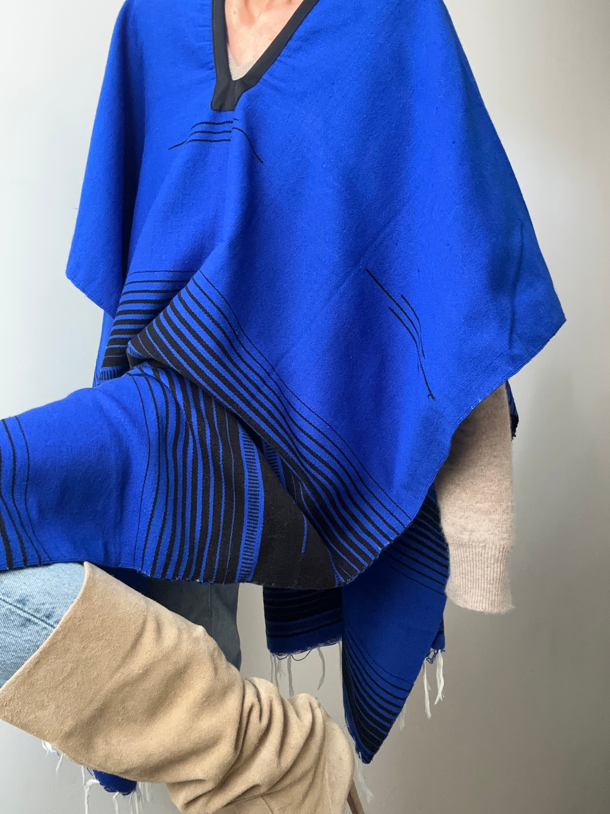 En Telar Woven Poncho Blue | Ponchos
