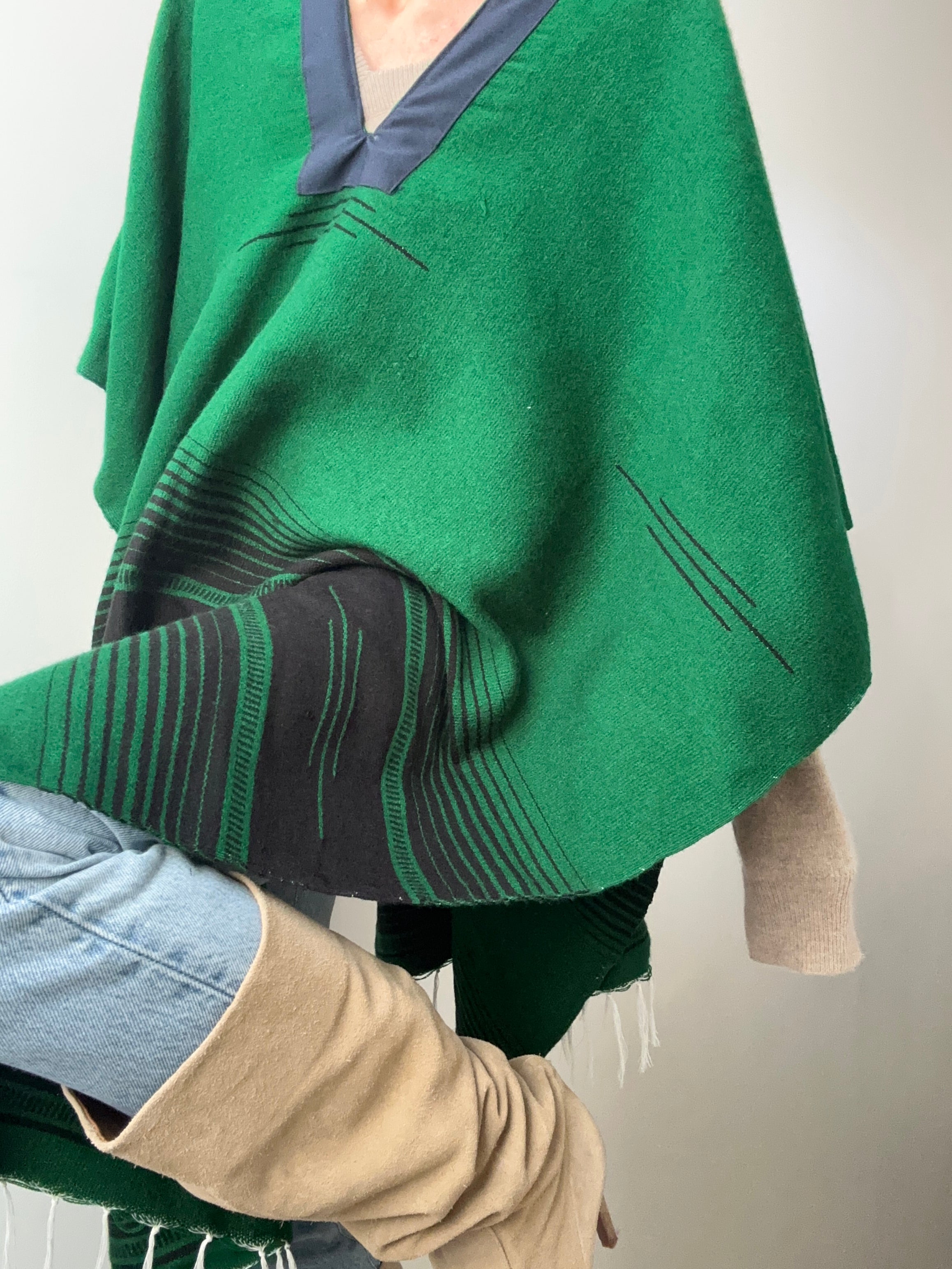En Telar Woven Poncho Green | Ponchos