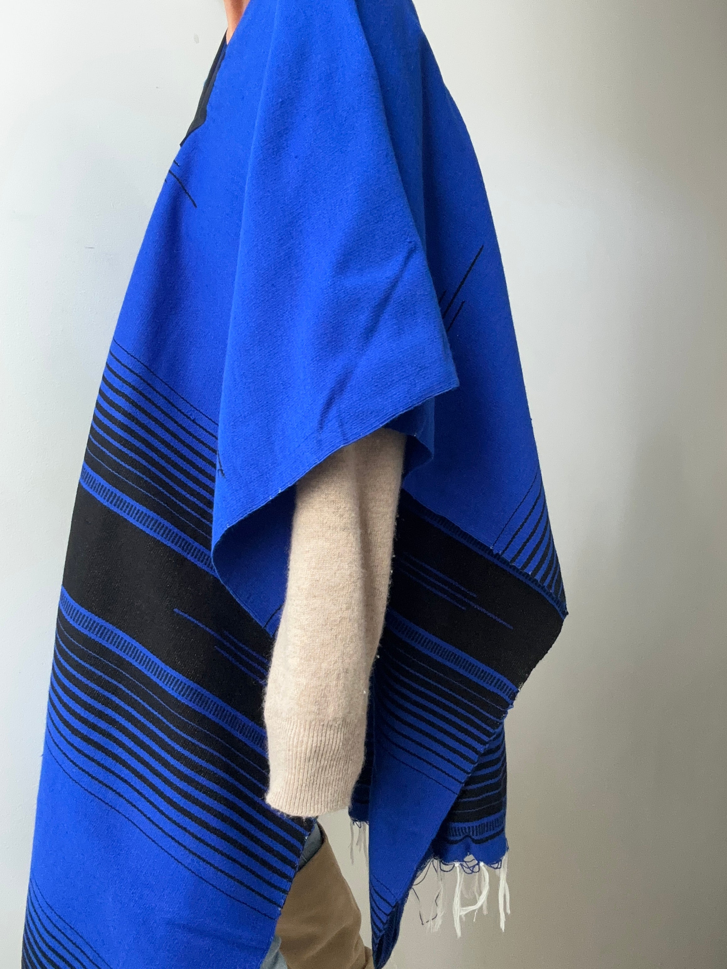 En Telar Woven Poncho Blue | Ponchos