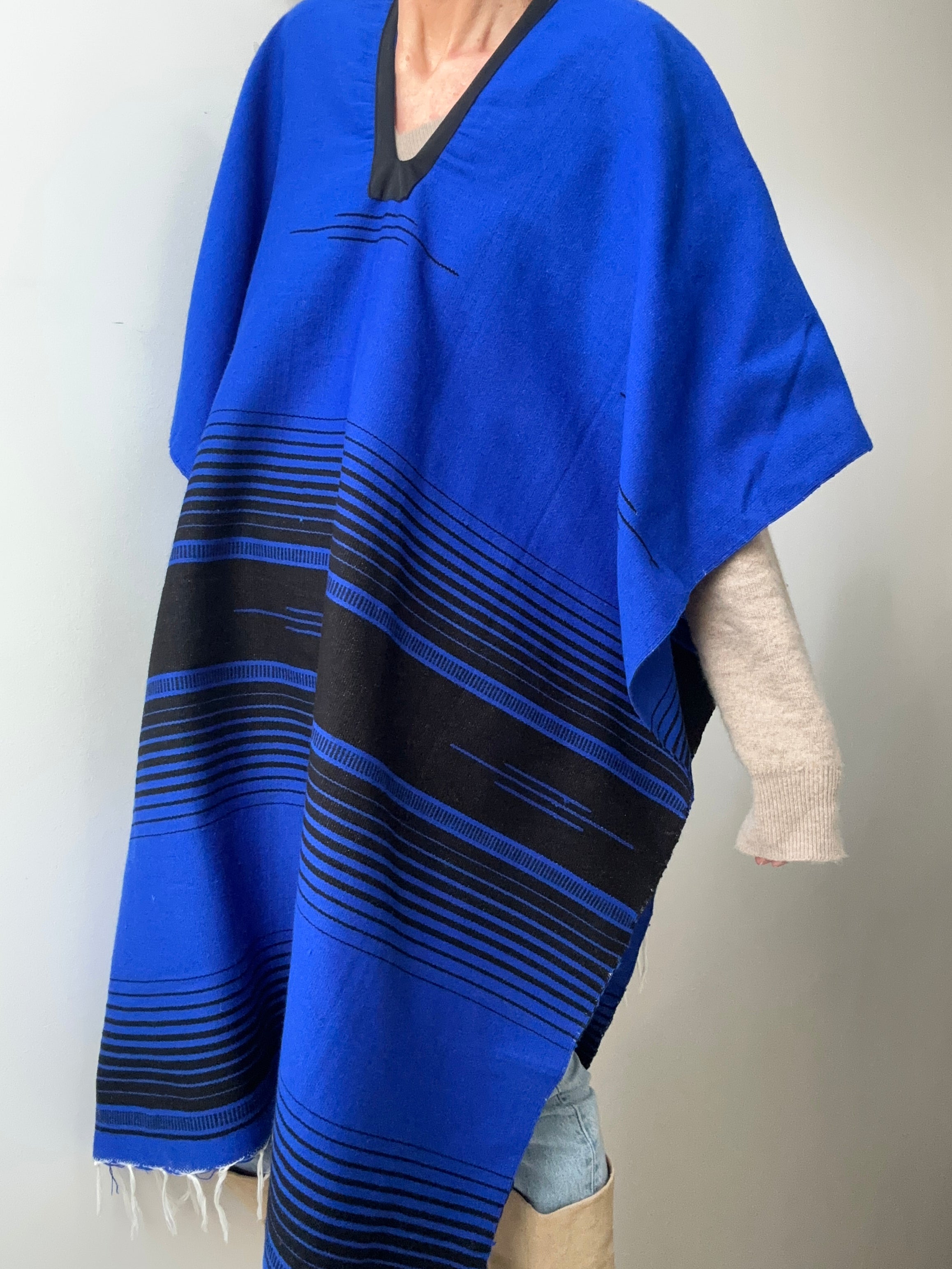 En Telar Woven Poncho Blue | Ponchos