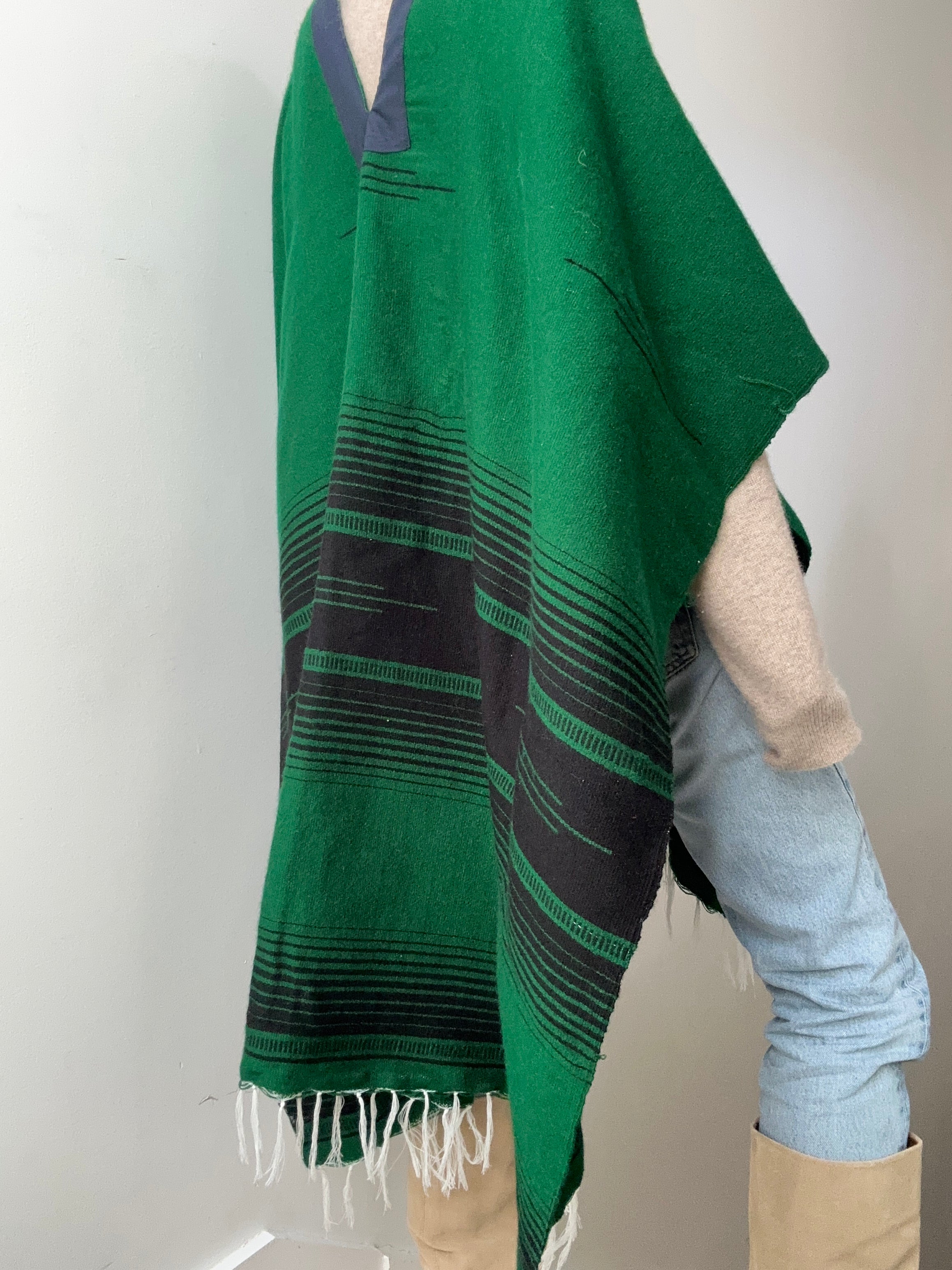 En Telar Woven Poncho Green | Ponchos
