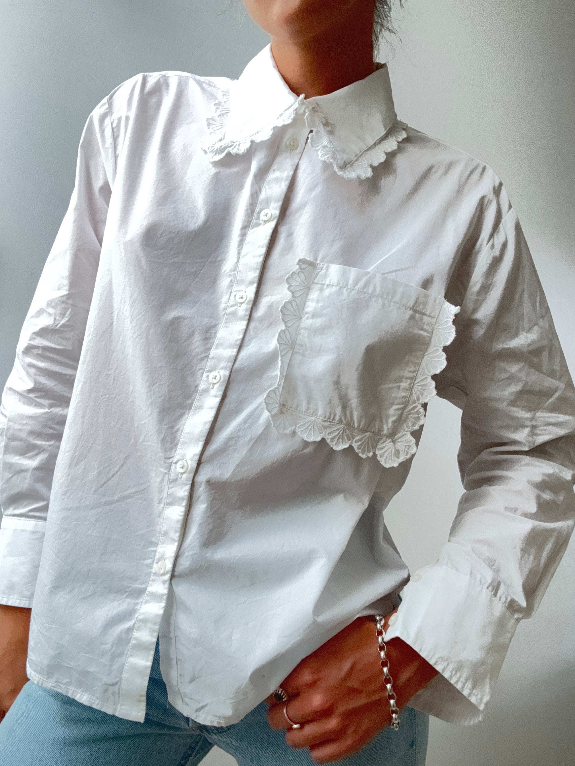 Les Coyotes Des Paris Shirts Small-Medium Scallop Shell Shirt