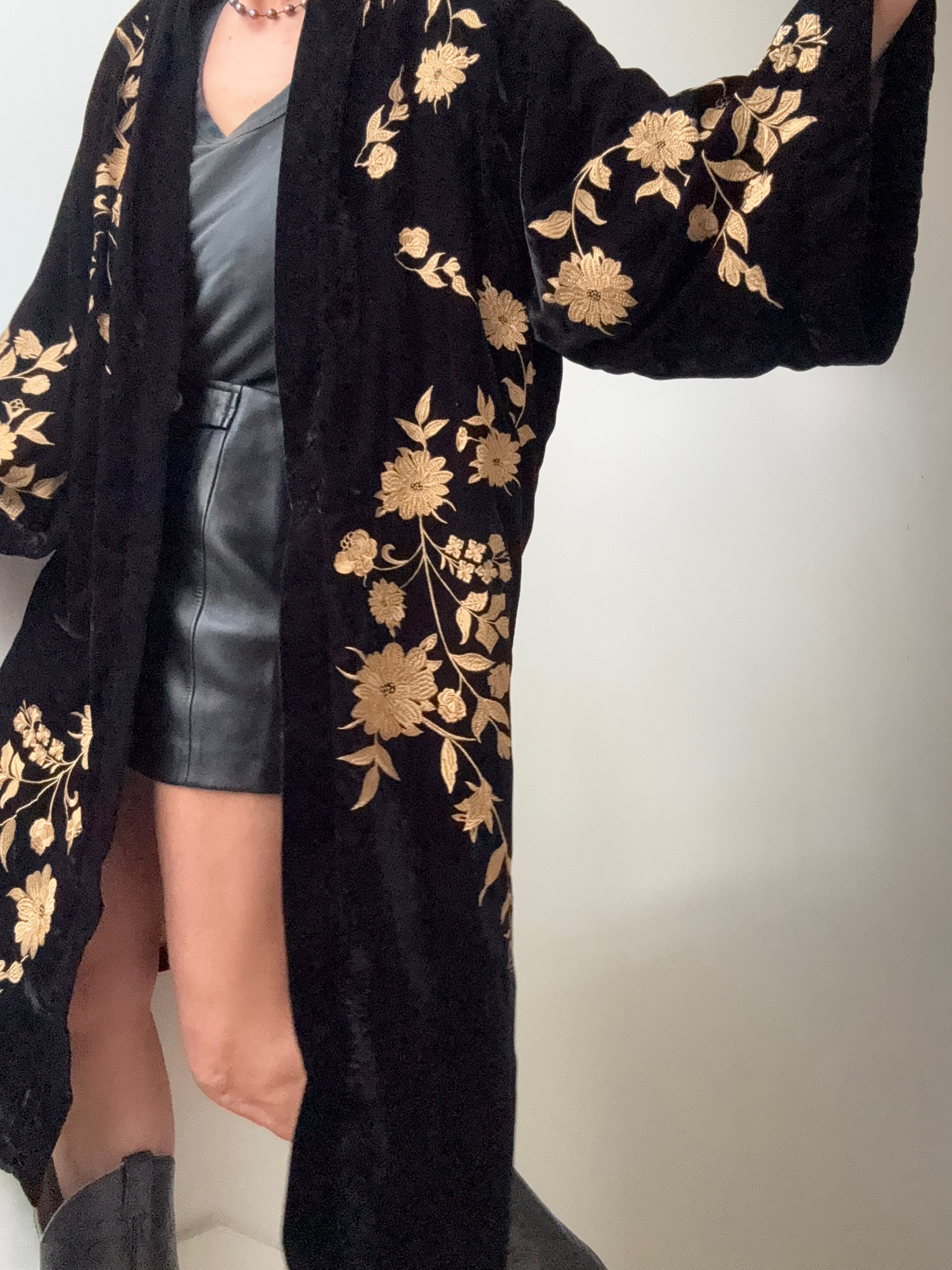 Kendra Embroidered Floral Velvet Kimono | Kimonos
