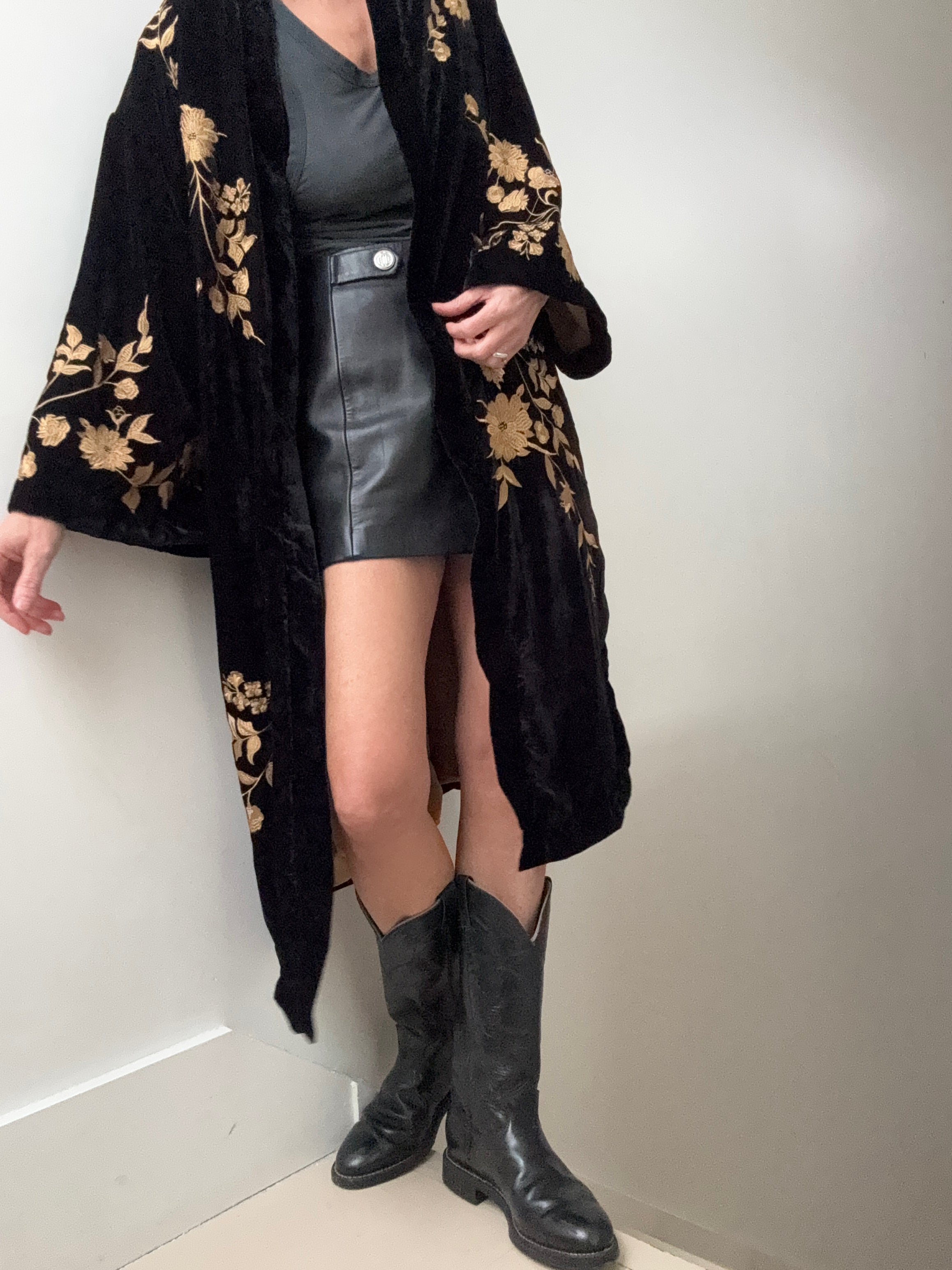 Kendra Embroidered Floral Velvet Kimono | Kimonos