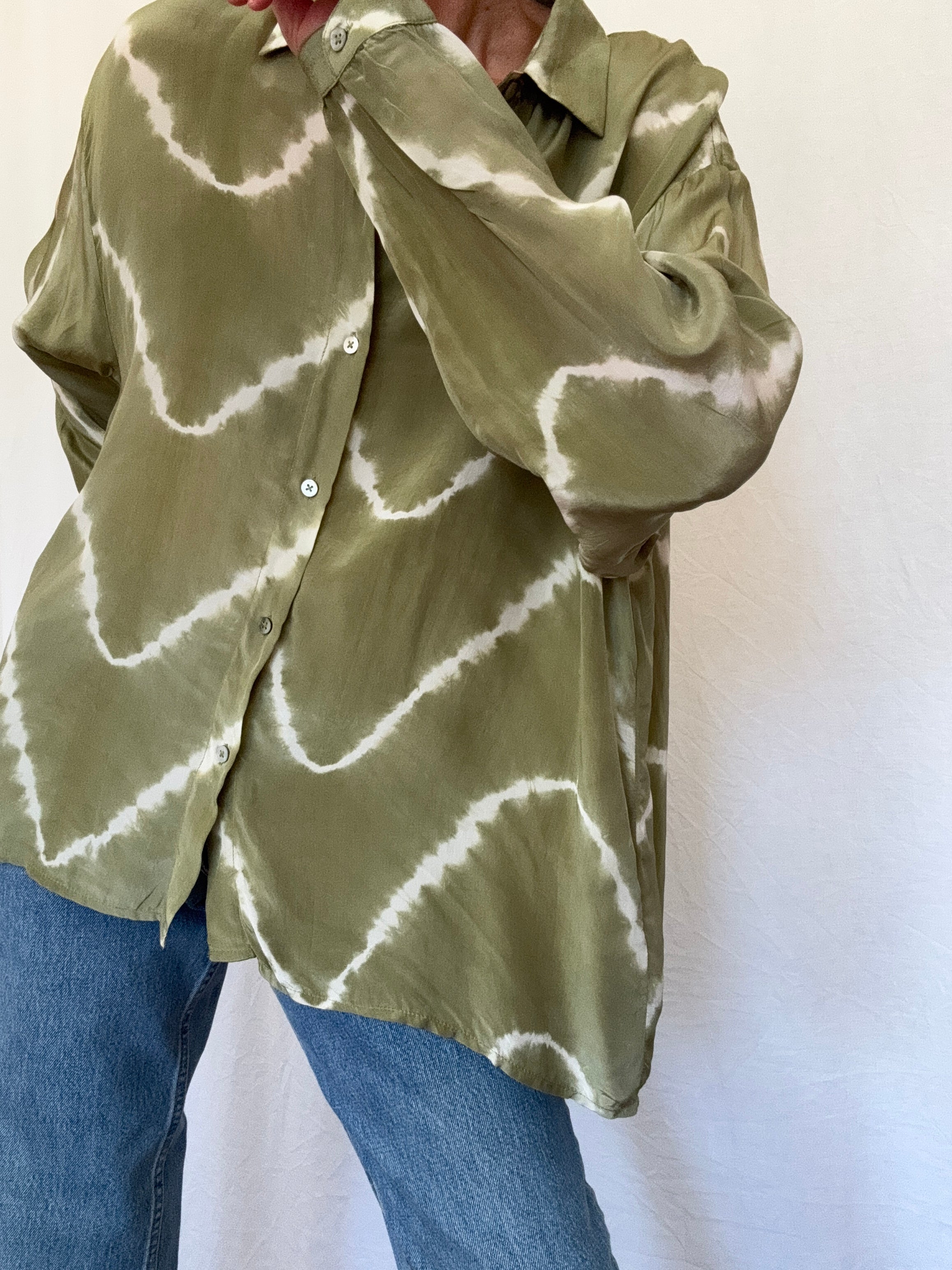 Nous Antwerp Shirts Meganne Blouse Sage Green Tiedye