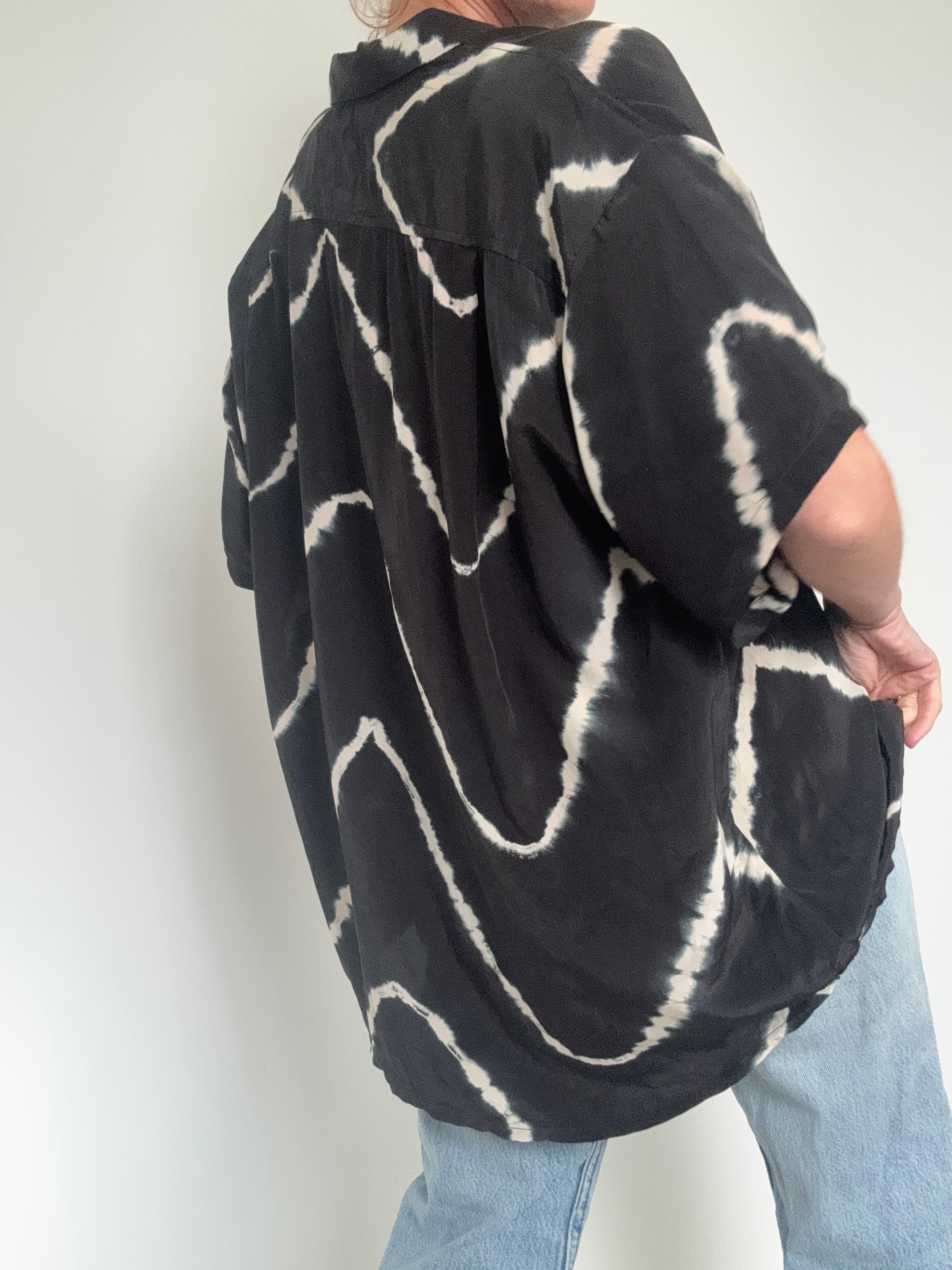 Nous Antwerp Shirts Stella Silk Shirt Black Tiedye