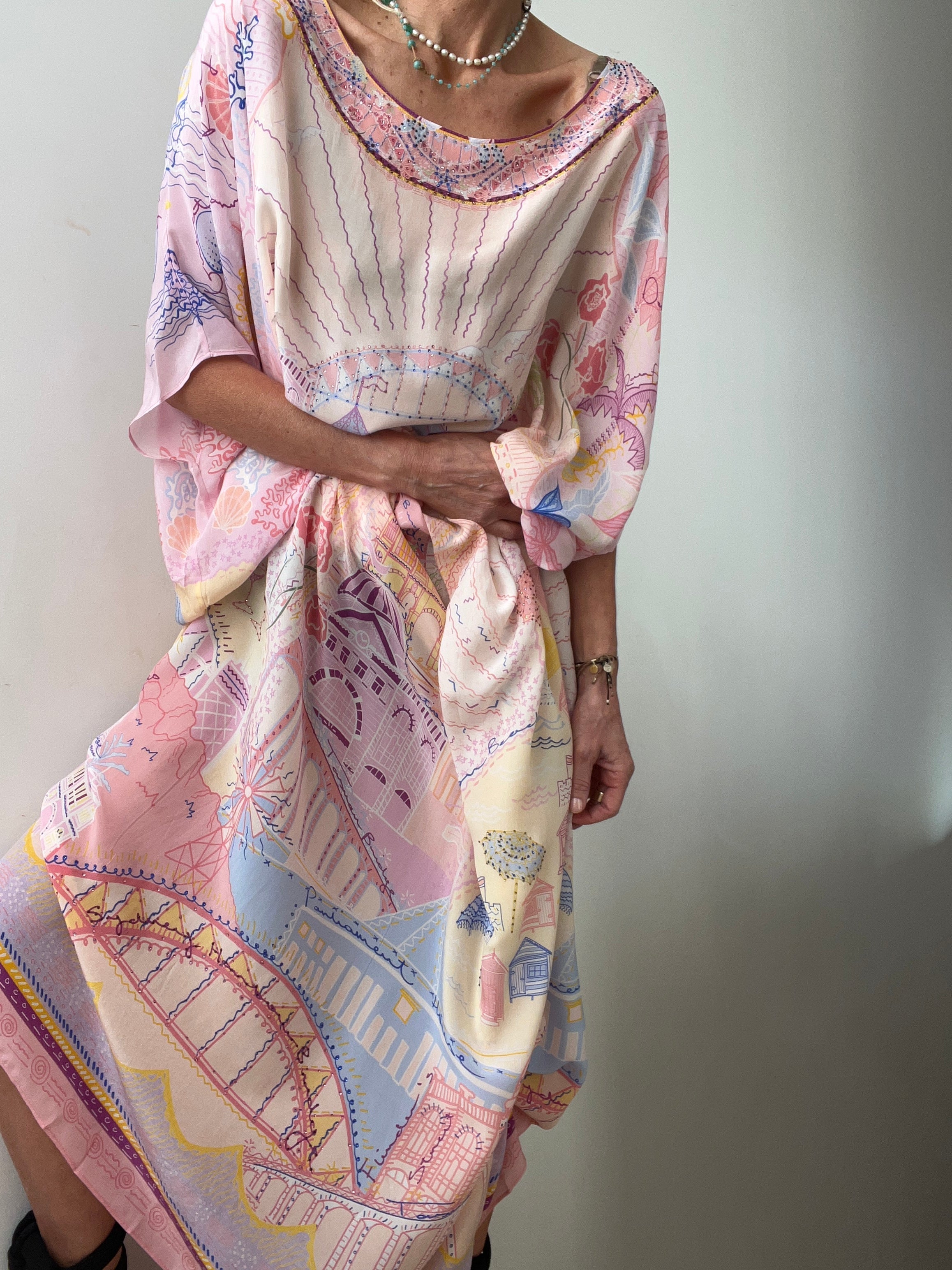 Camilla v neck store kaftan